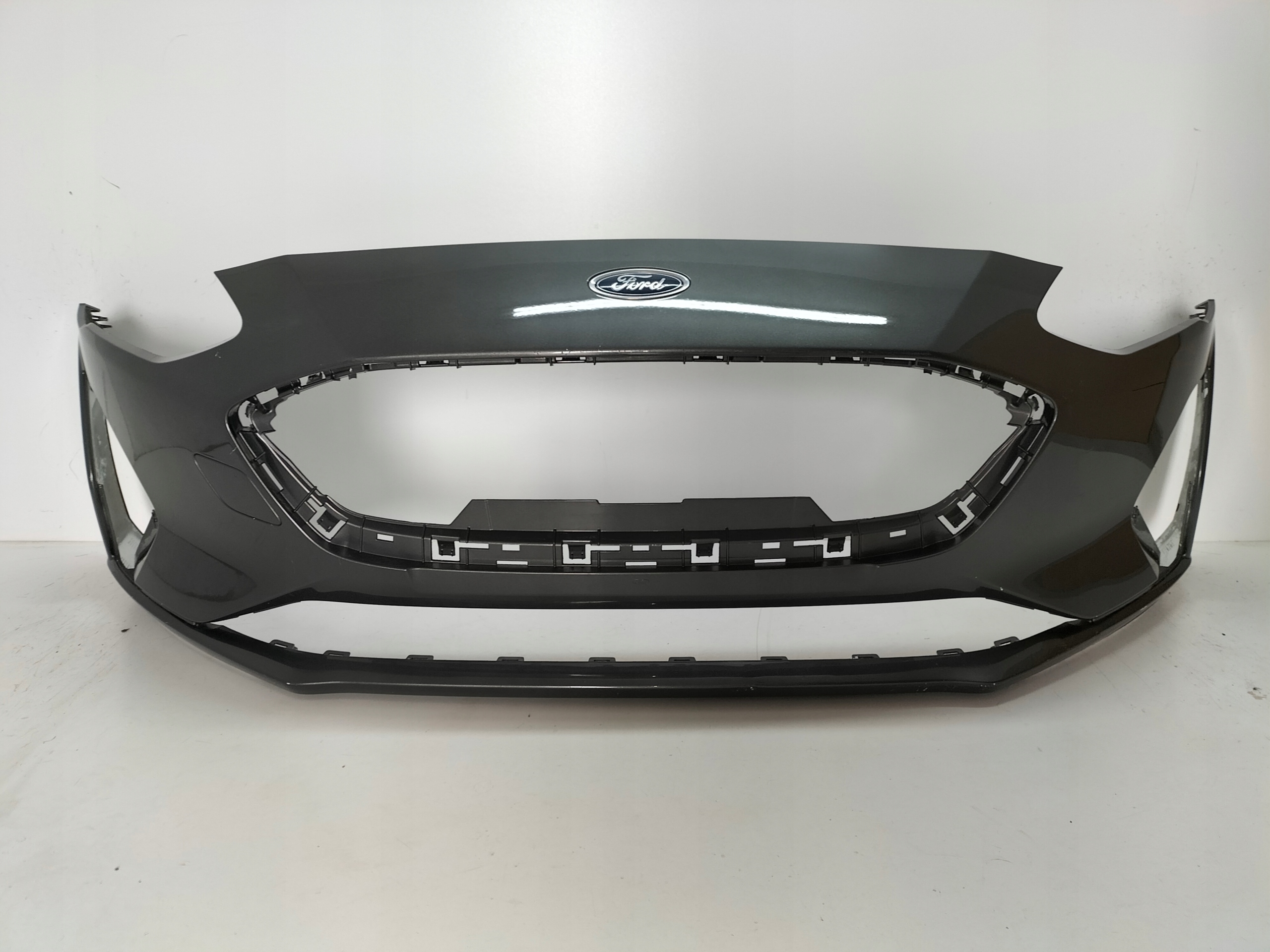 PREDNÝ NÁRAZNÍK FORD FOCUS MK4 18-