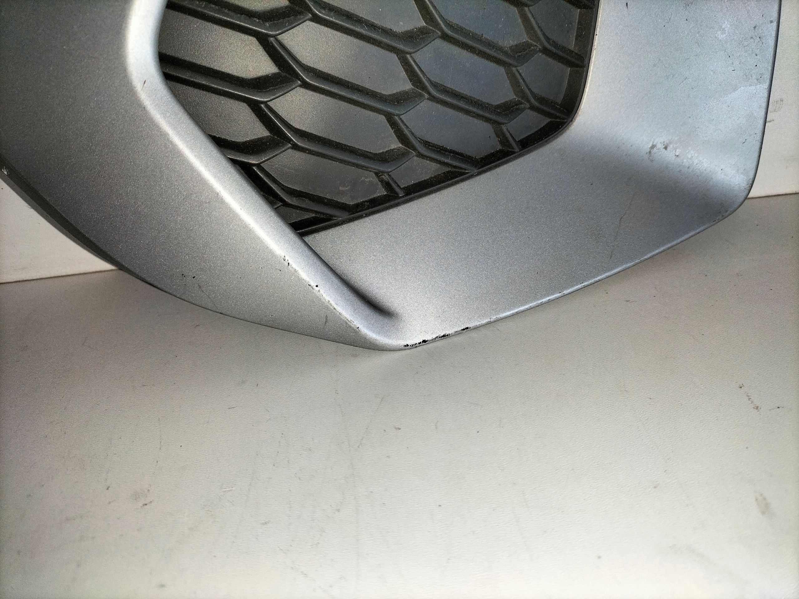 KRYTKA MRIEZKA PREDNEHO NARAZNIKA PRAVA AUDI A3 8Y 20-