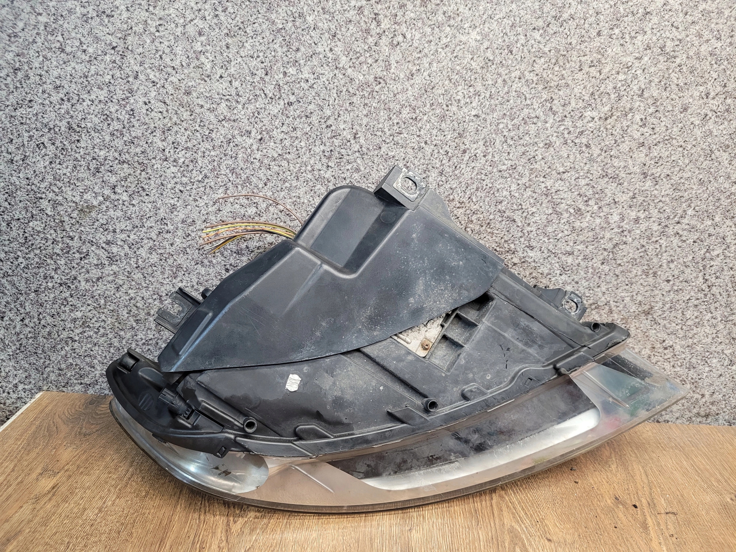 AUDI Q7 4L XENON ĽAVÉ PREDNÉ SVETLO GB VERZIA 4L0941003E