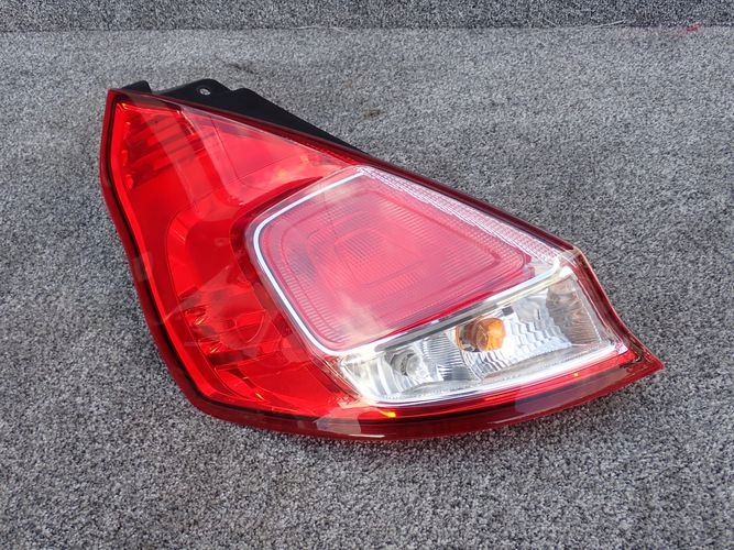 FORD FIESTA MK7 VII LIFT 13-  LAVE ZADNE SVETLO