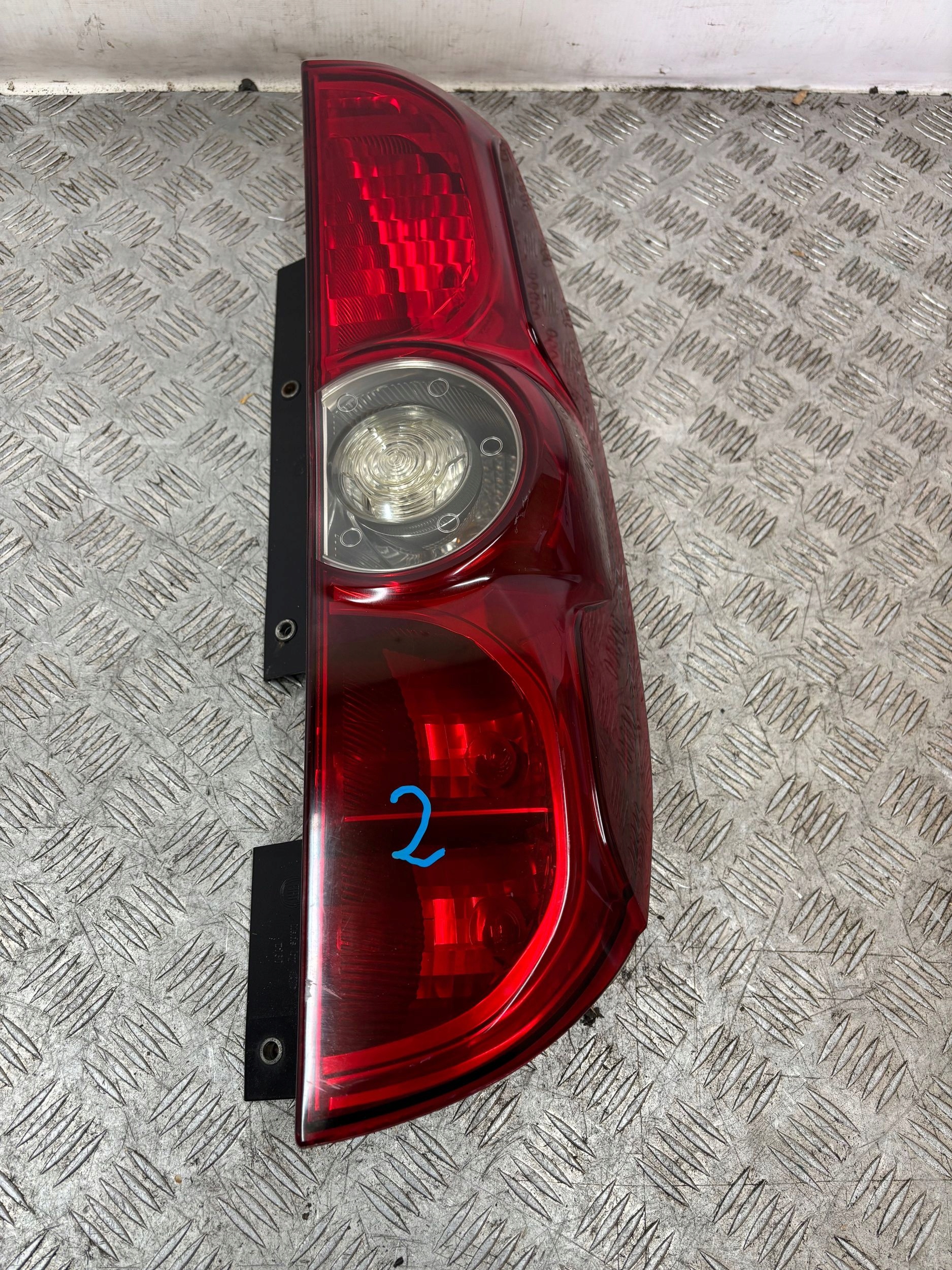 PRAVÉ ZADNÉ SVETLO FIAT DOBLO 10-
