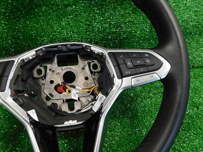 VW GOLF VIII TIGUAN VOLANT