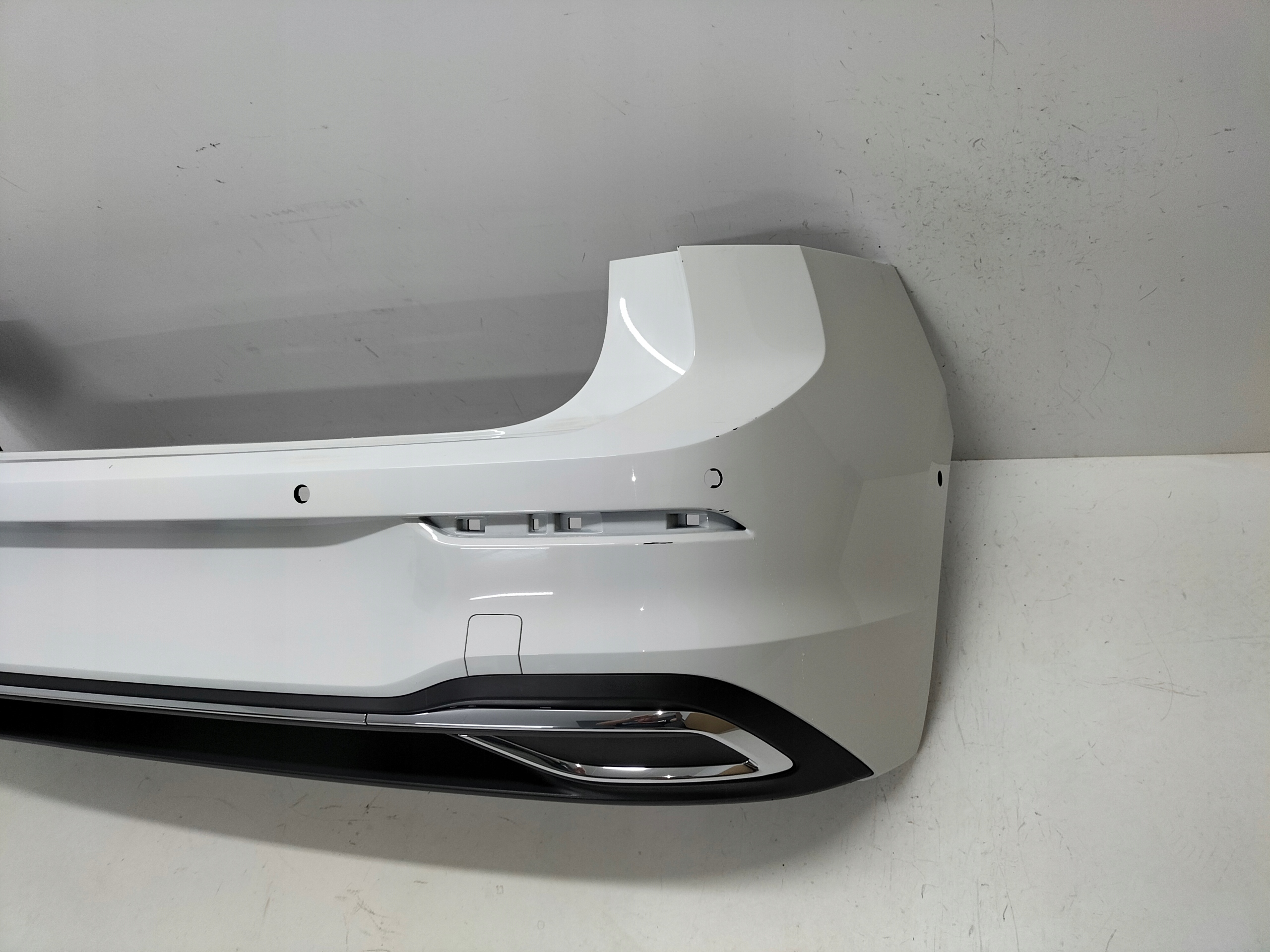 ZADNÝ NÁRAZNÍK VW GOLF 8 VIII 20-24 HB