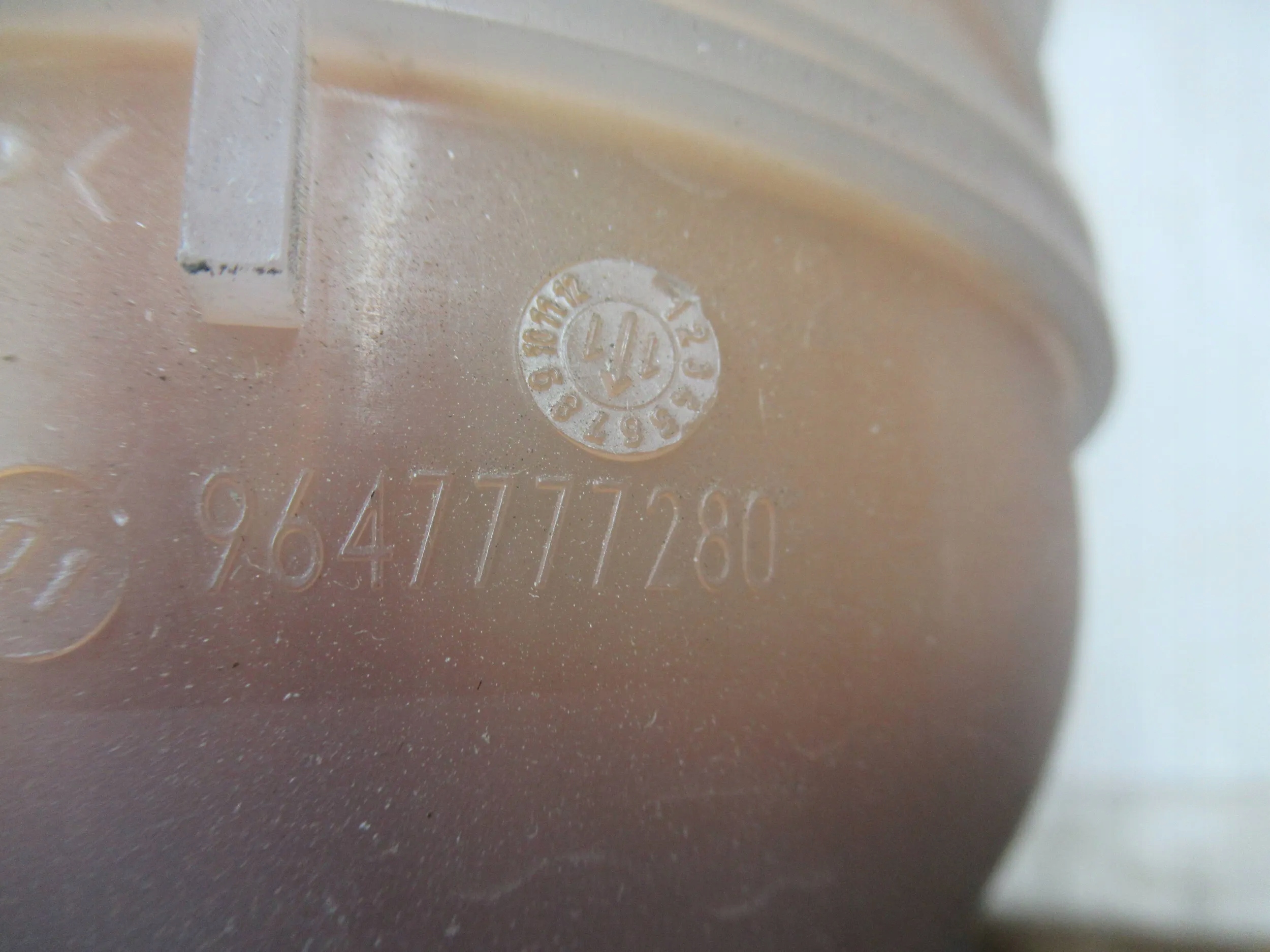 VYROVNAVACIA NADOBKA PEUGEOT 206+ 1.1