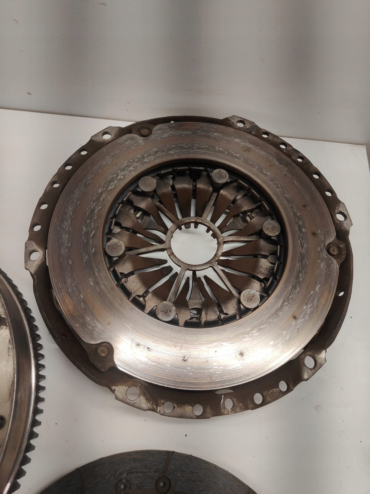 Opel 1.9 cdti SPOJKA DVOJHMOTNÝ ZOTRVAČNÍK LUK 415024110 VELMI DOBRY STAV