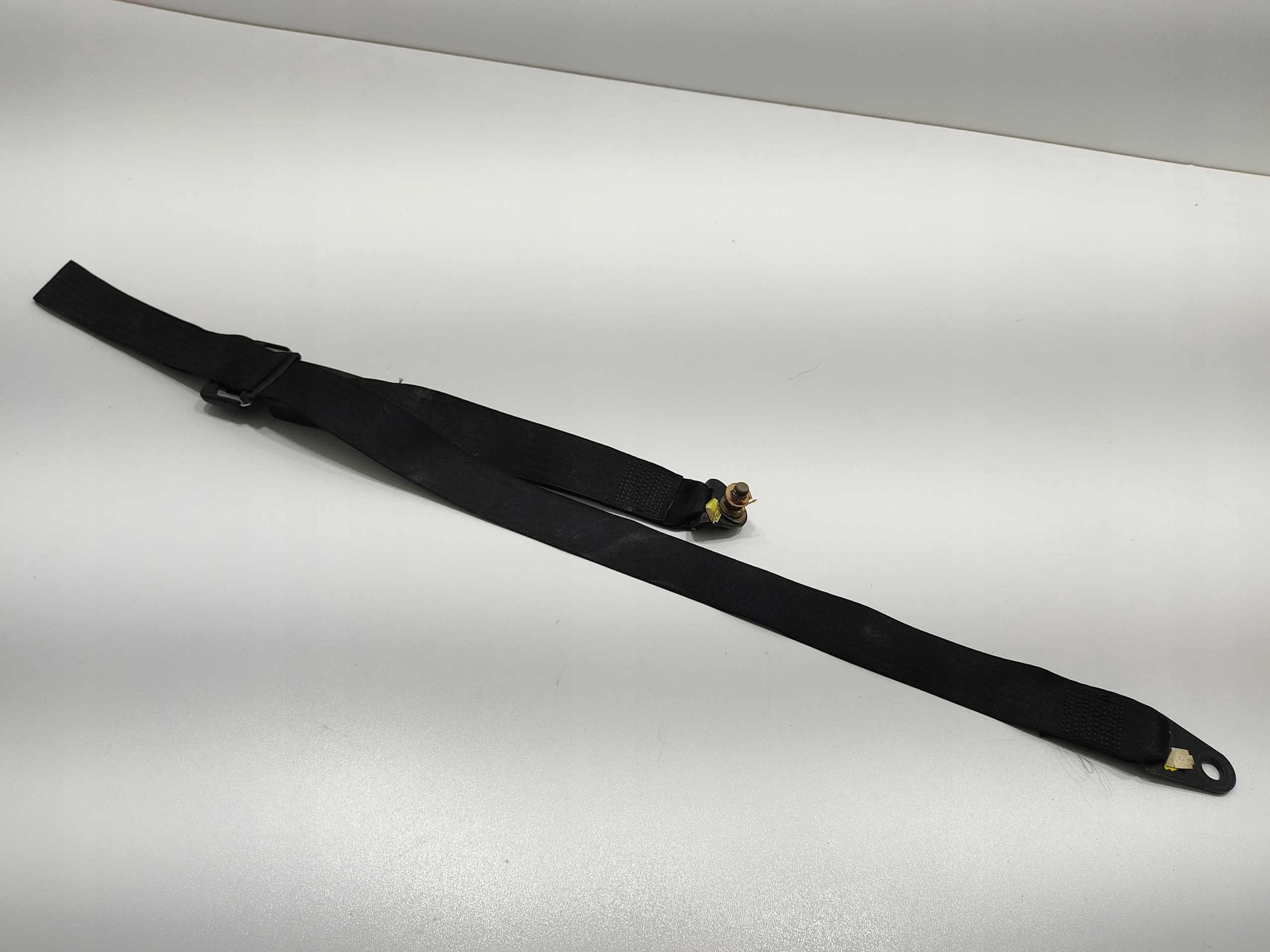 ZADNÝ BEDROVÝ BEZPEČNOSTNÝ PÁS LAND ROVER DEFENDER BTR 9626 BTR9626