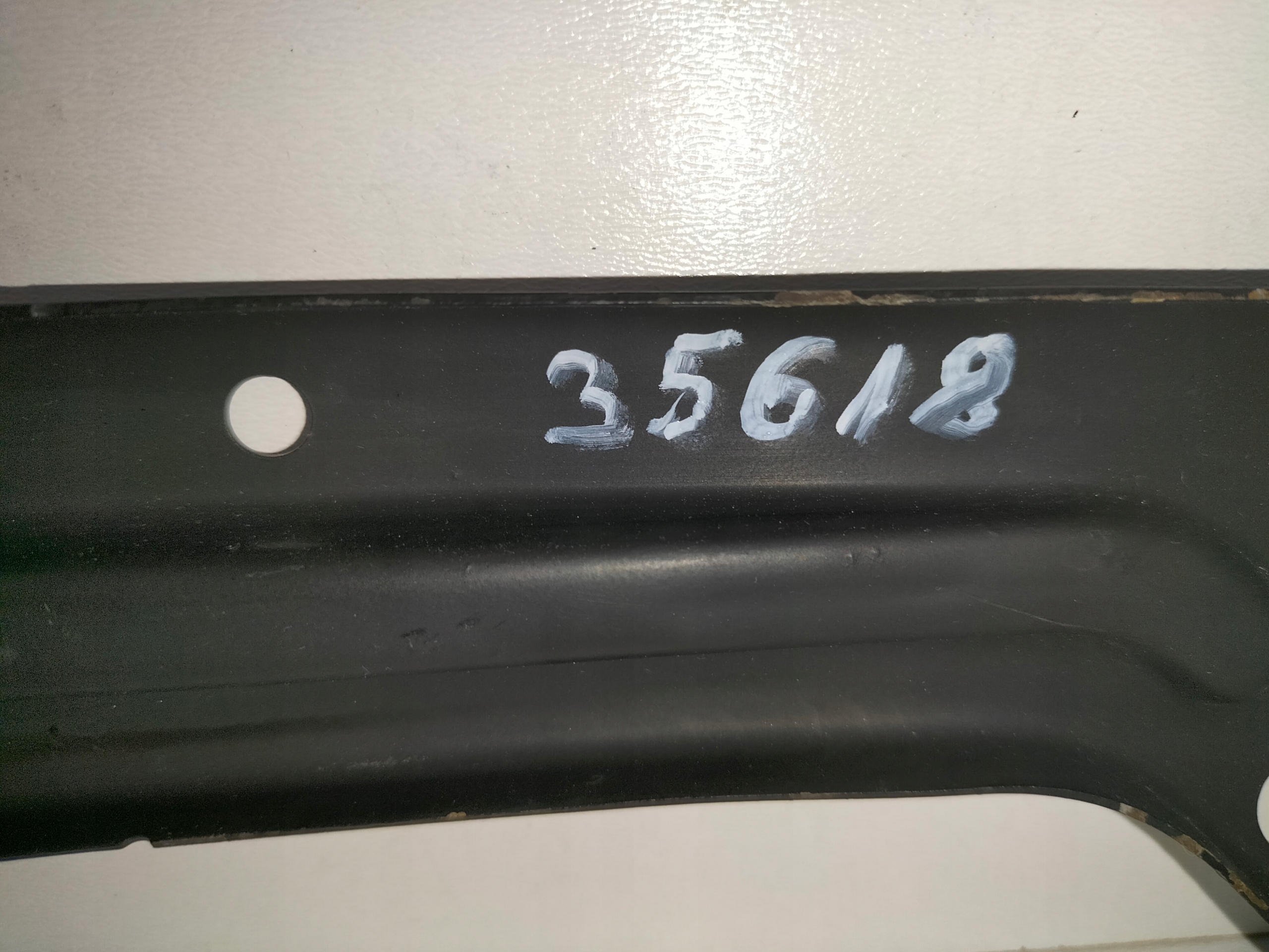DRZIAK PRAVY PREDNY OKULIAR CELO SKODA SUPERB III 15-