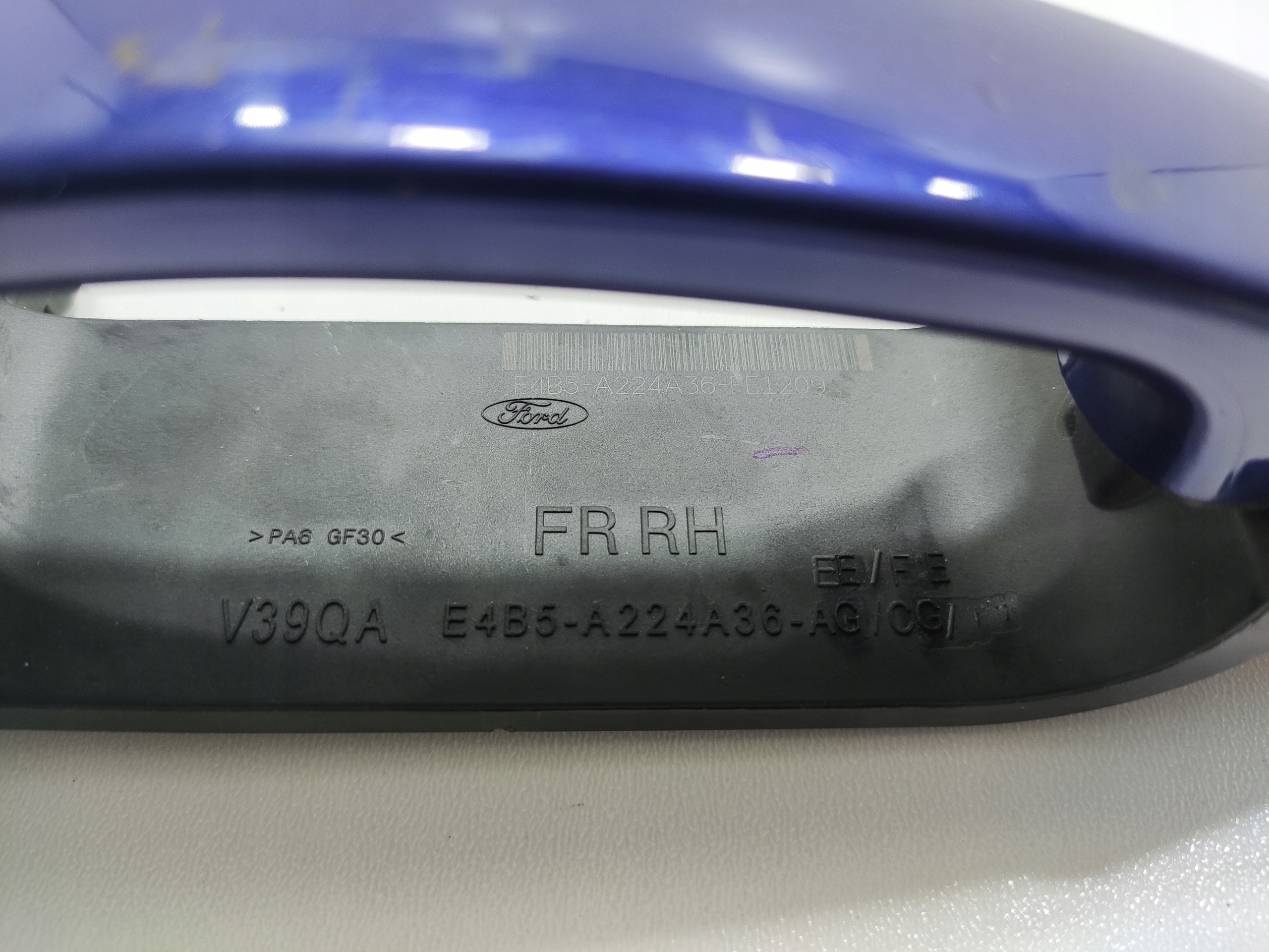 KLUČKA PRAVÝCH PREDNÝCH DVERÍ FORD KA PLUS + 2015-2018 EUROPA