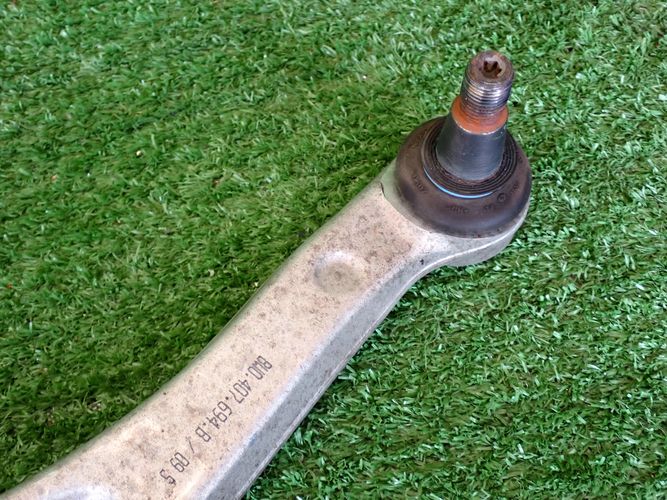 AUDI A4 B9 A5 PRAVE RAMENO 8W0407696B