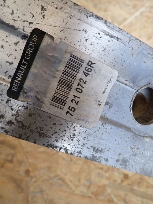 RENAULT CAPTUR 13- VYSTUHA PREDNEHO NARAZNIKA