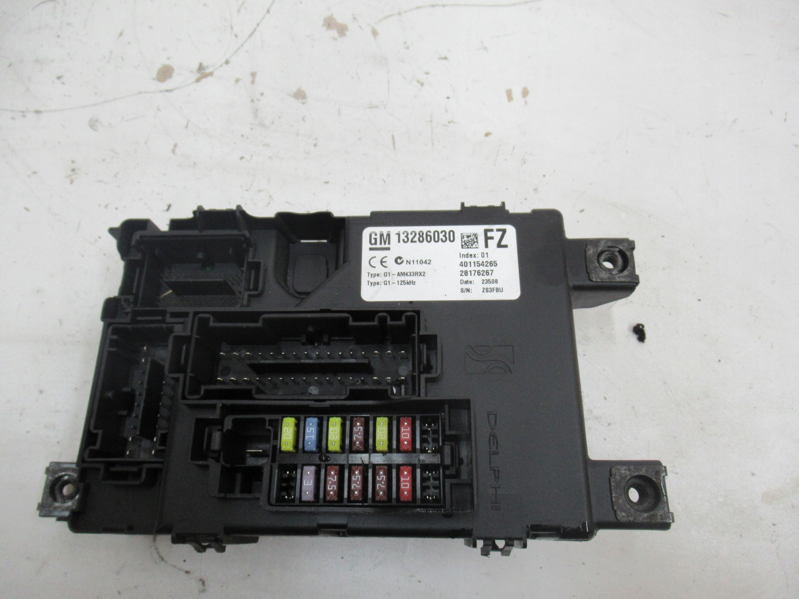 POISTKOVA SKRINKA 13286030 OPEL CORSA D