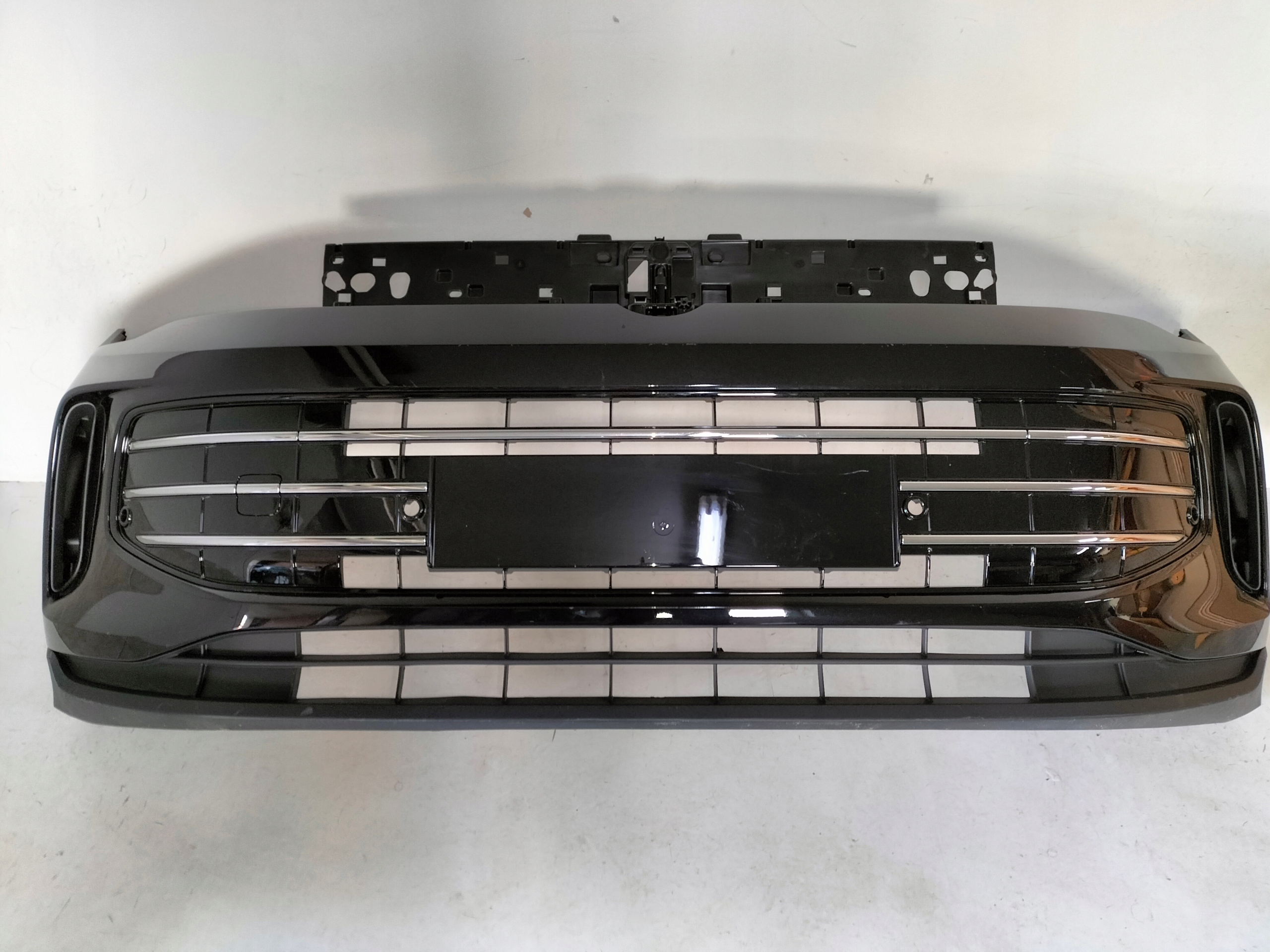 PREDNÝ NÁRAZNÍK VW TIGUAN III 571 24-