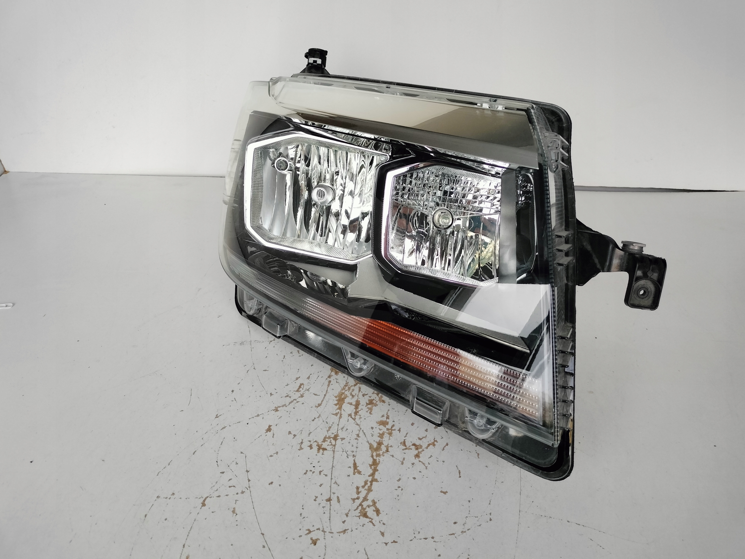 PRAVE PREDNE SVETLO VW CRAFTER 7C 7C0 17-