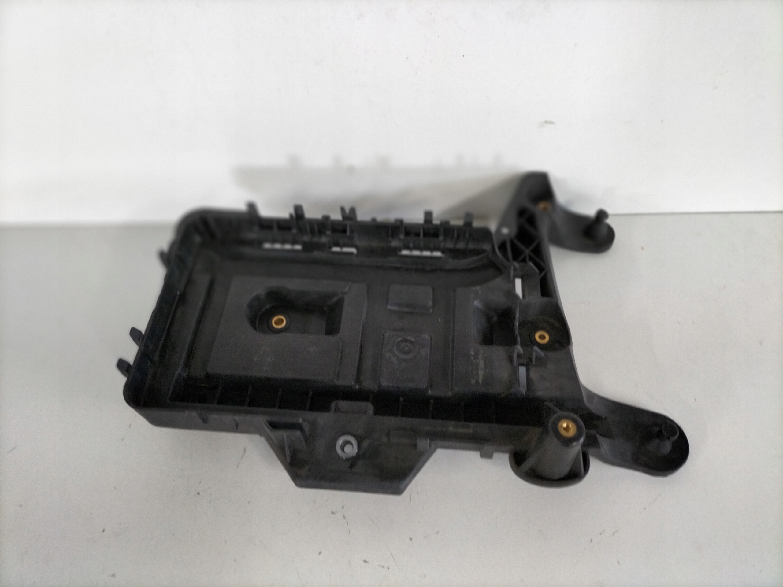 DRZIAK AUTOBATERIE VW GOLF 5 V 03- GOLF 6 VI 08-
