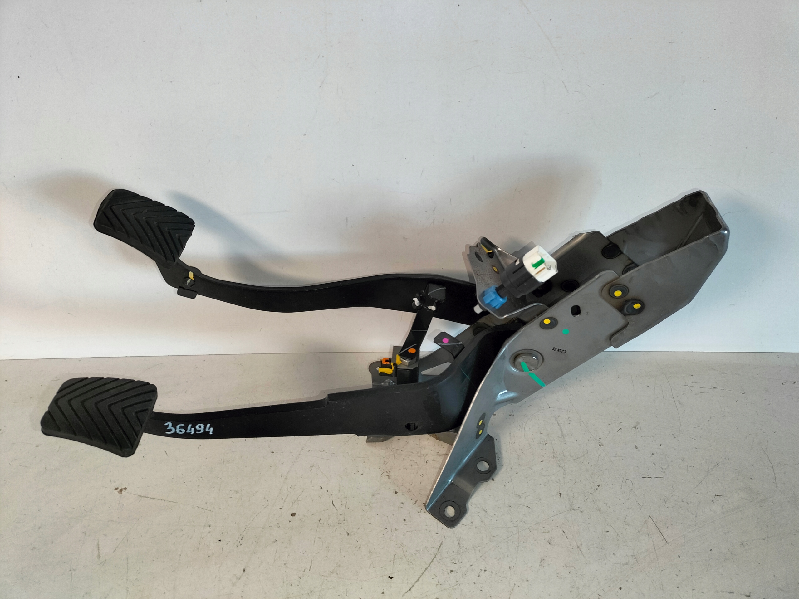 PEDALE BRZDY A SPOJKY MITSUBISHI SPACE STAR II 13- 1.0B 52KW