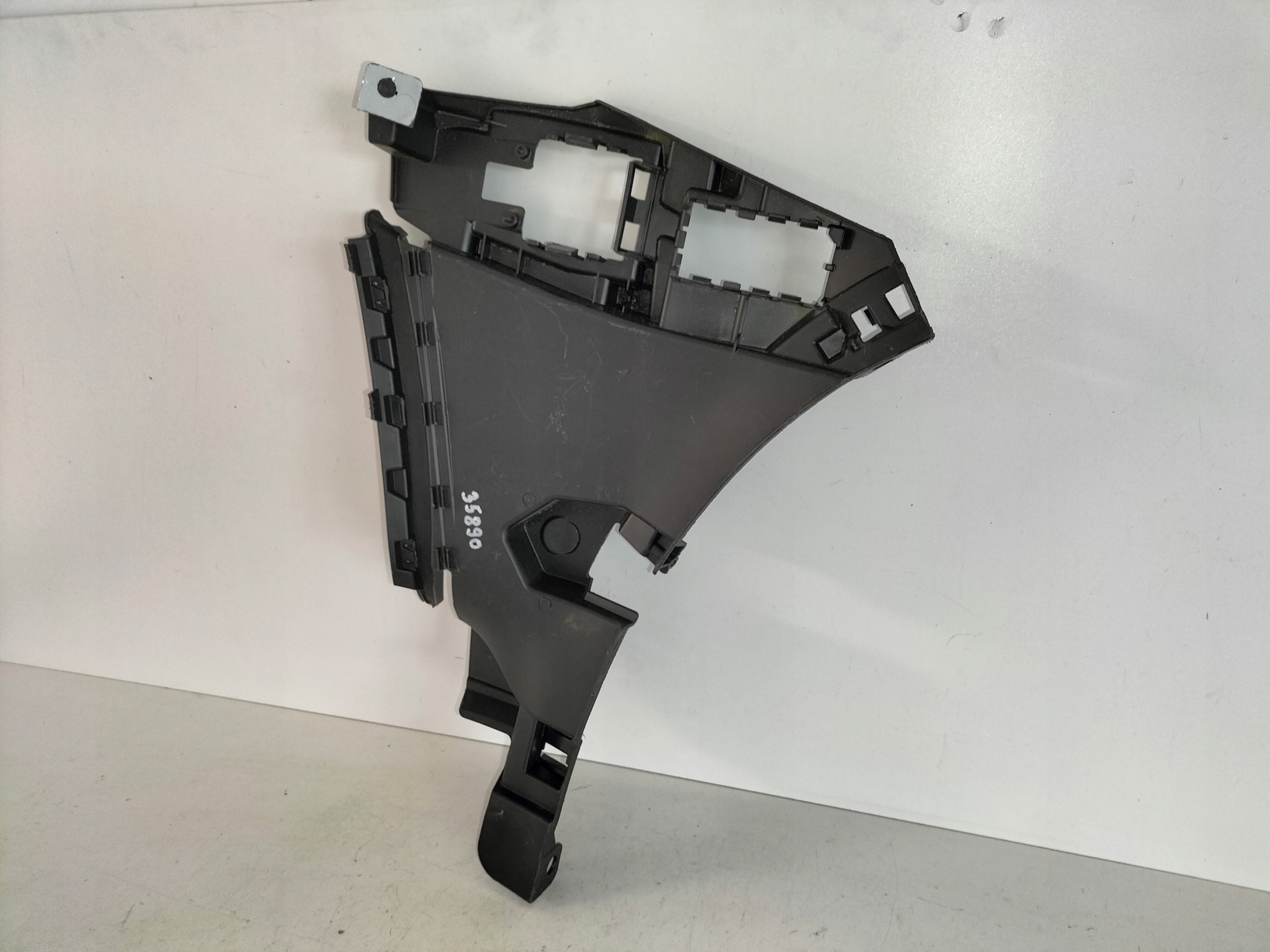 DRZIAK PREDNEHO NARAZNIKA PRAVY VW TIGUAN III 24-