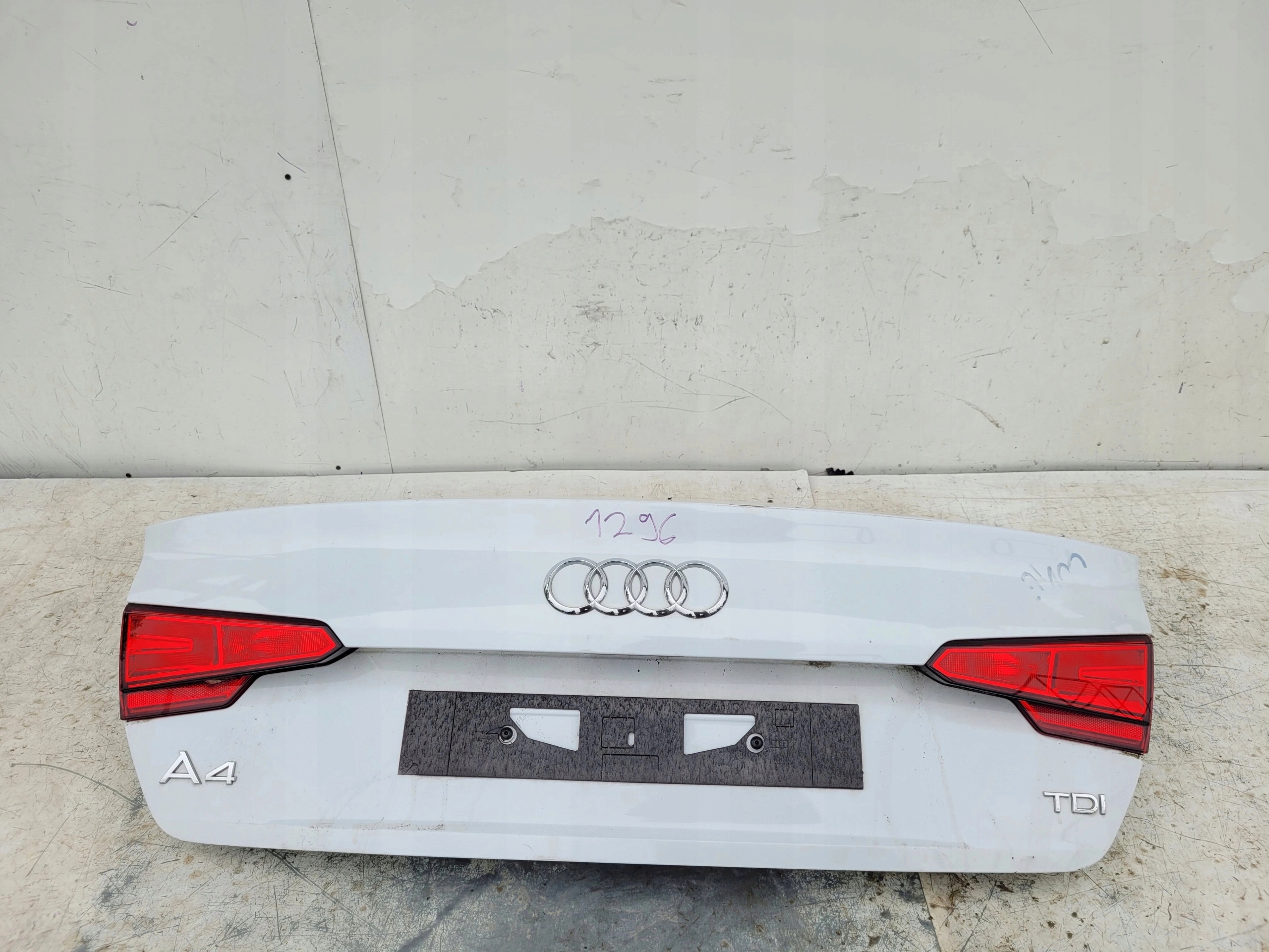 AUDI A4 B9 8W ZADNÁ KAPOTA SEDAN