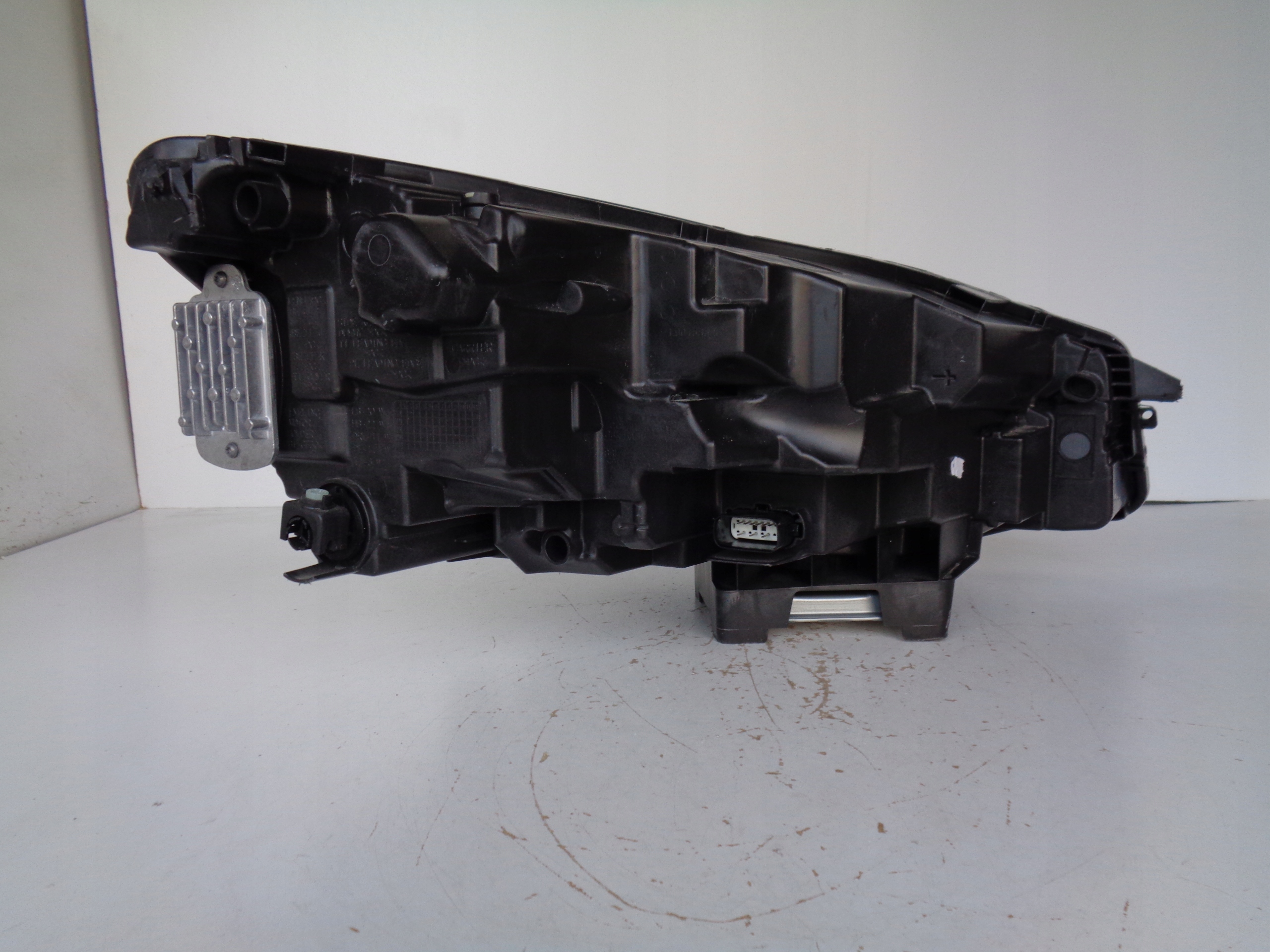LAVE PREDNE SVETLO FORD KUGA MK3 19- FULL LED