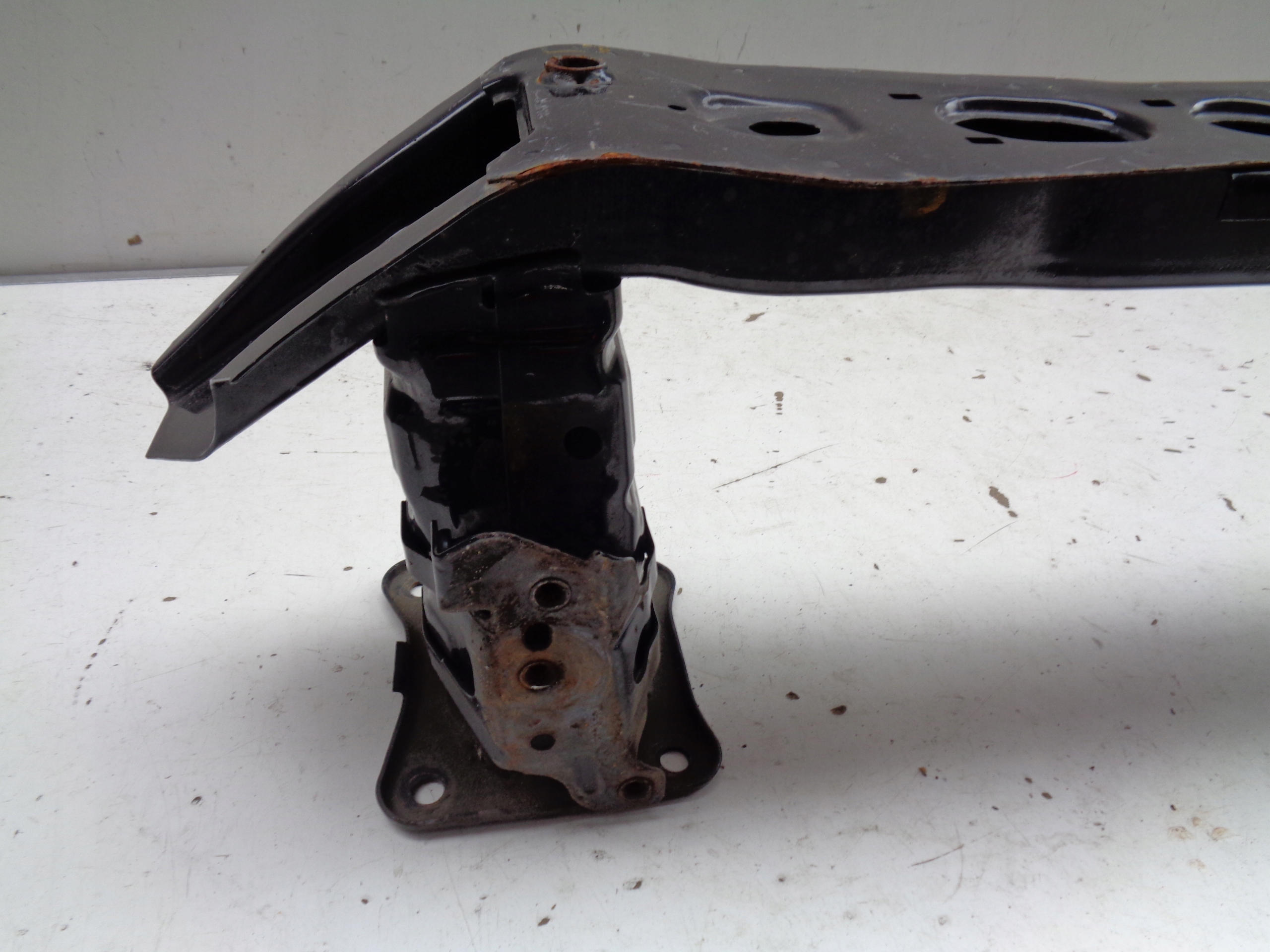 VYSTUHA PREDNEHO NARAZNIKA FORD FOCUS MK3 14- LIFT