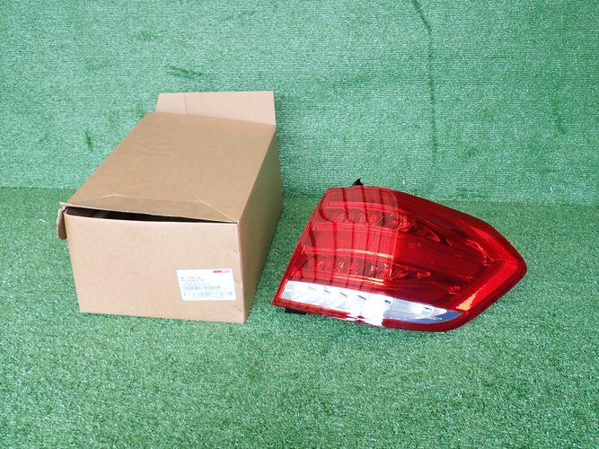 MERCEDES W212 212 E-KLASA SEDAN PRAVE ZADNE SVETLO DEPO