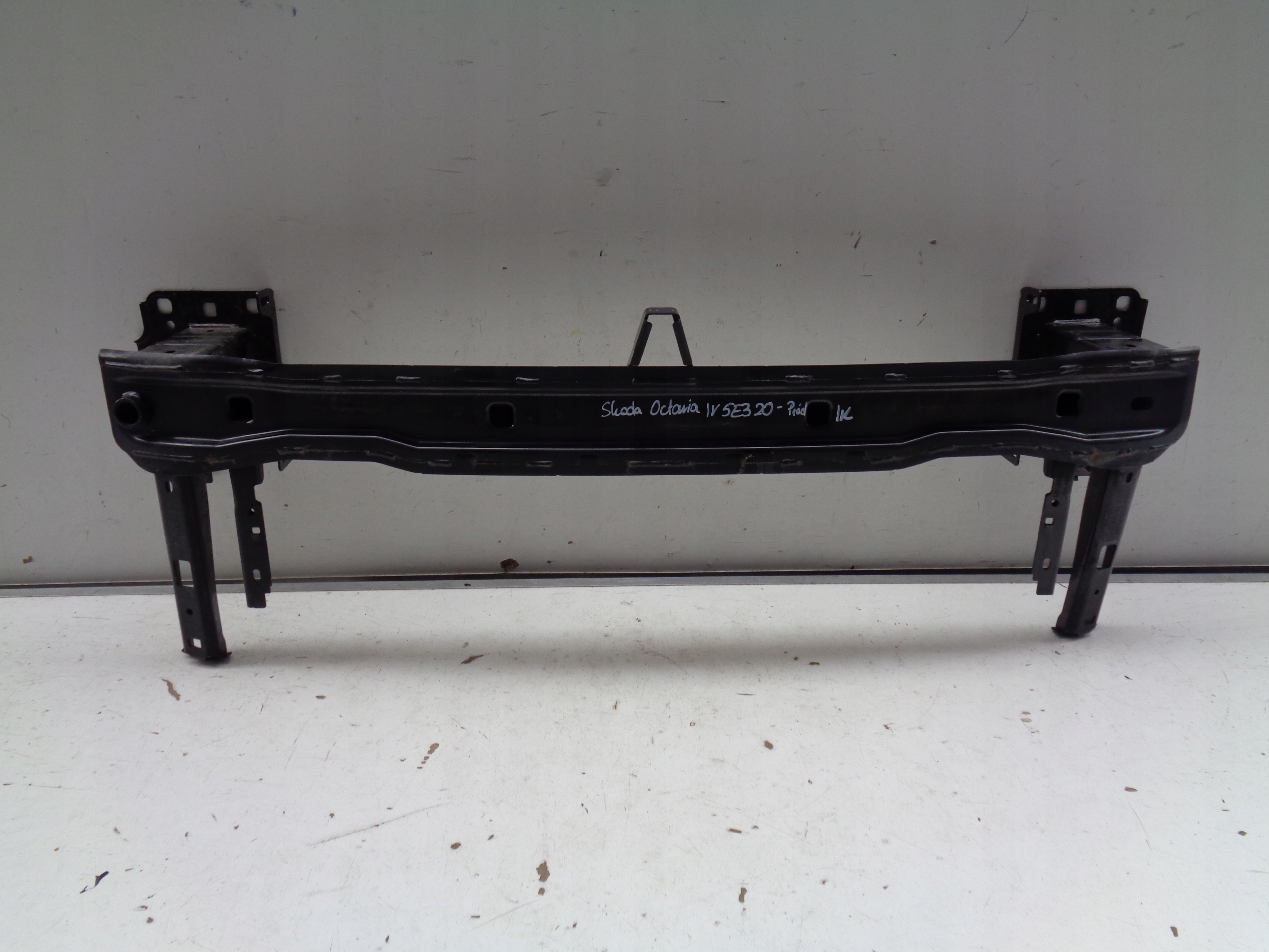 VYSTUHA PREDNEHO NARAZNIKA SKODA OCTAVIA IV 4 5E3 20-