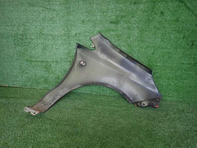 OPEL CORSA D ĽAVÝ PREDNÝ BLATNÍK