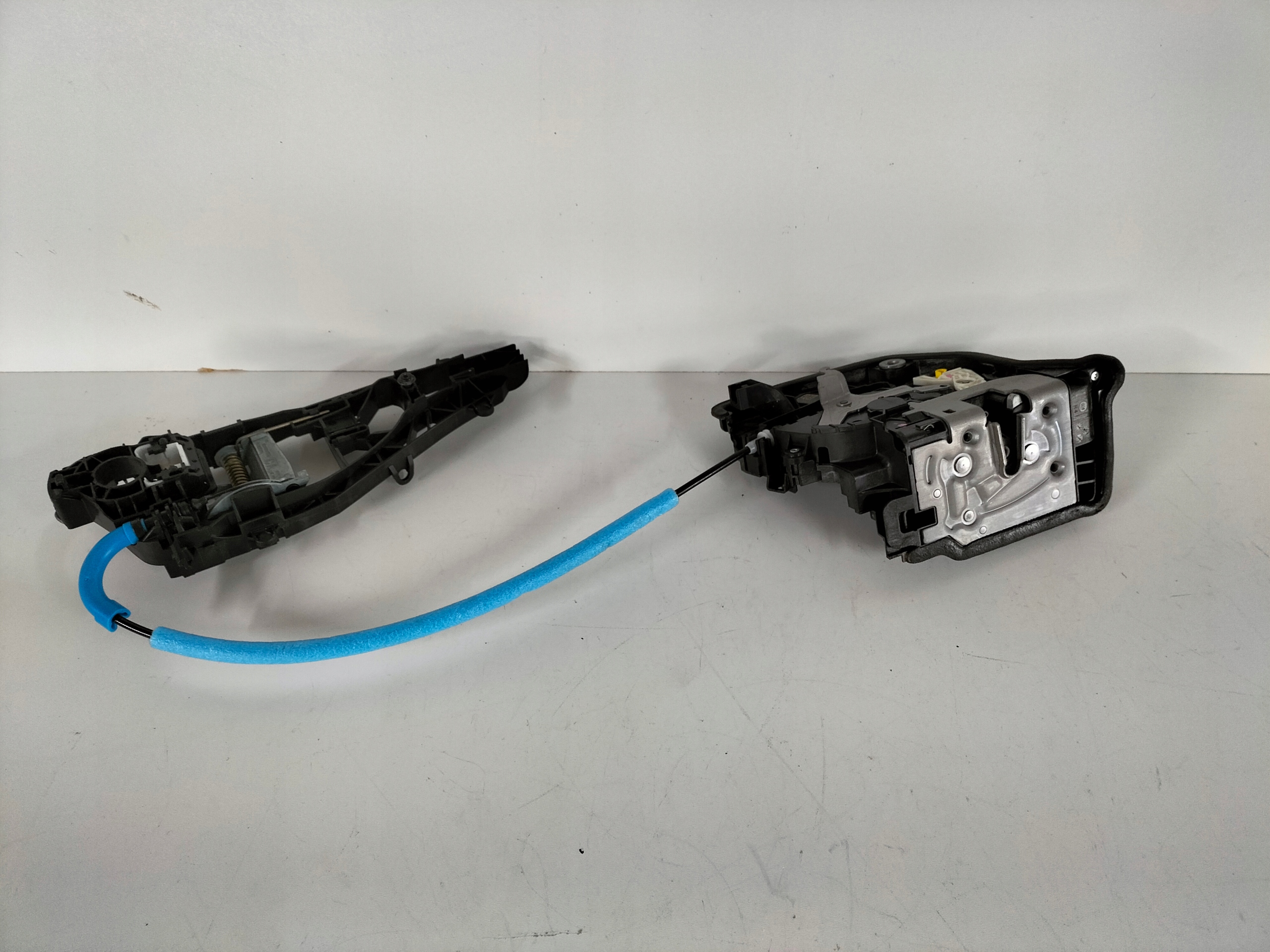 ZAMOK PRAVYCH PREDNYCH DVERI BMW 2 F45 F46 14- BMW X2