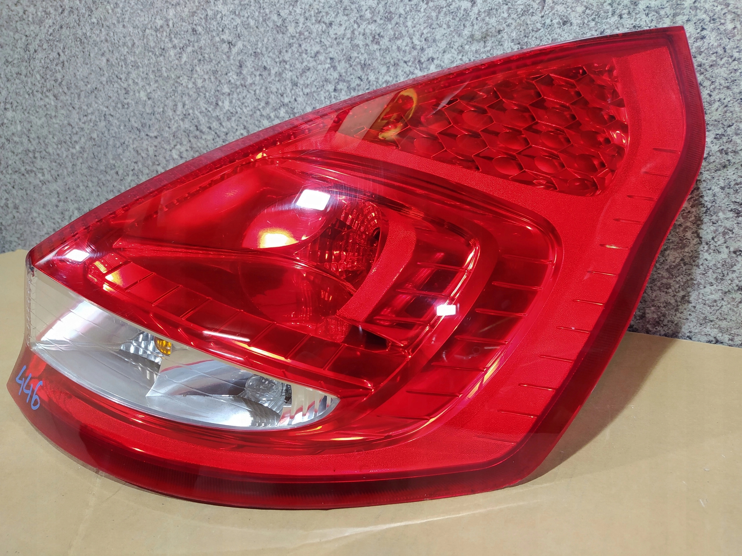 FORD FIESTA MK7 PRAVÉ ZADNÉ SVETLO