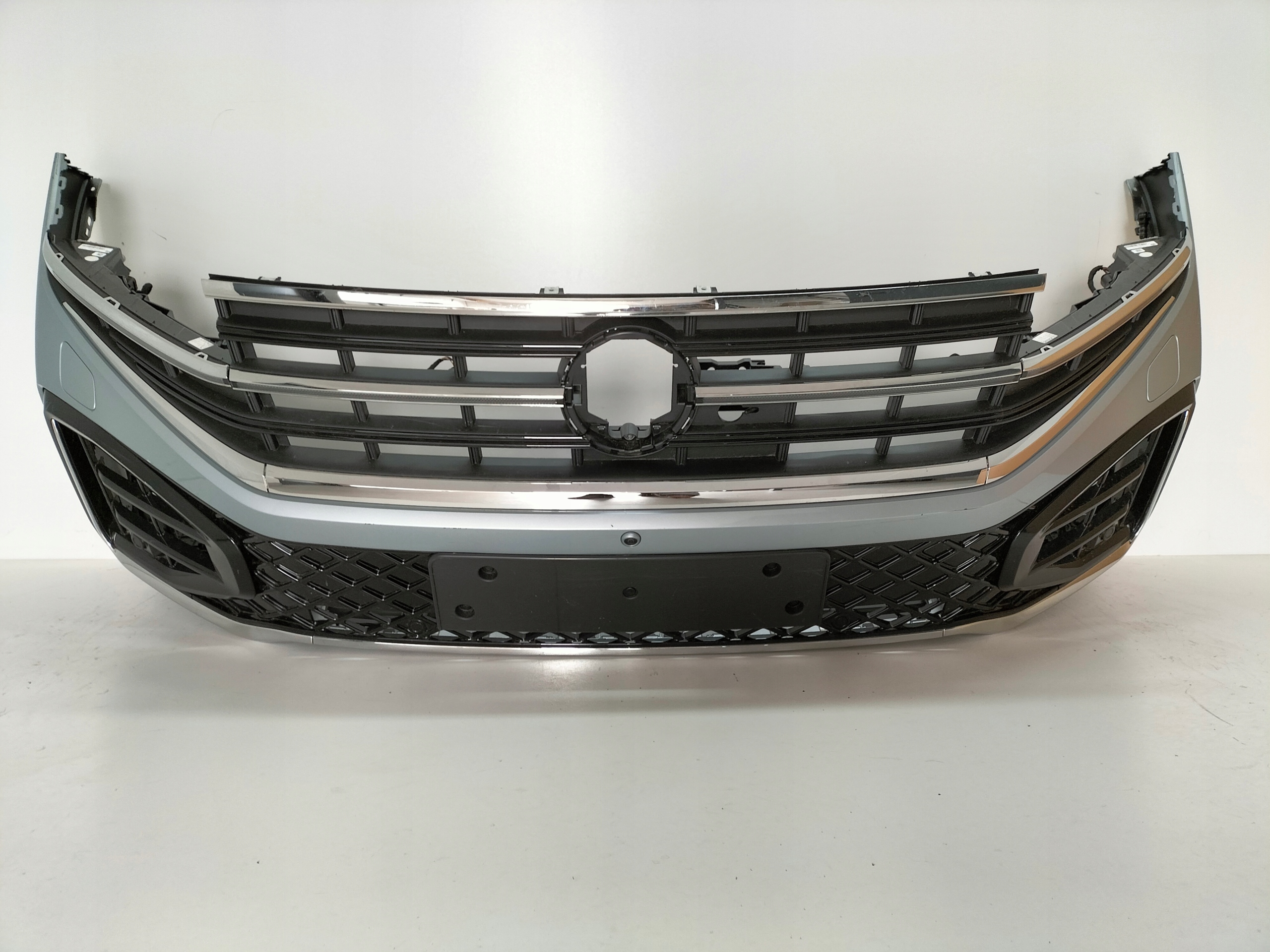 PREDNÝ NÁRAZNÍK VW TOUAREG III LIFT 23- R-LINE