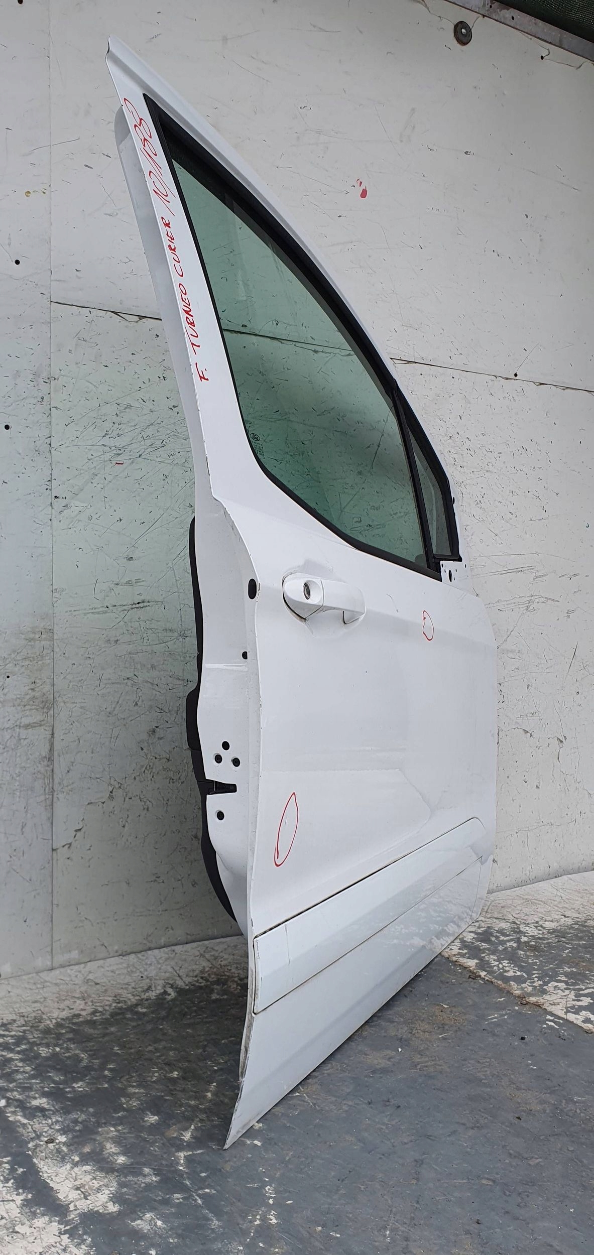 Ford Transit Courier mk2 PRAVÉ PREDNÉ DVERE
