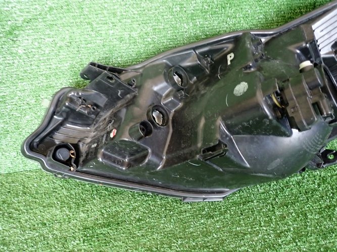 TOYOTA YARIS III 14-17 PRAVE PREDNE SVETLO