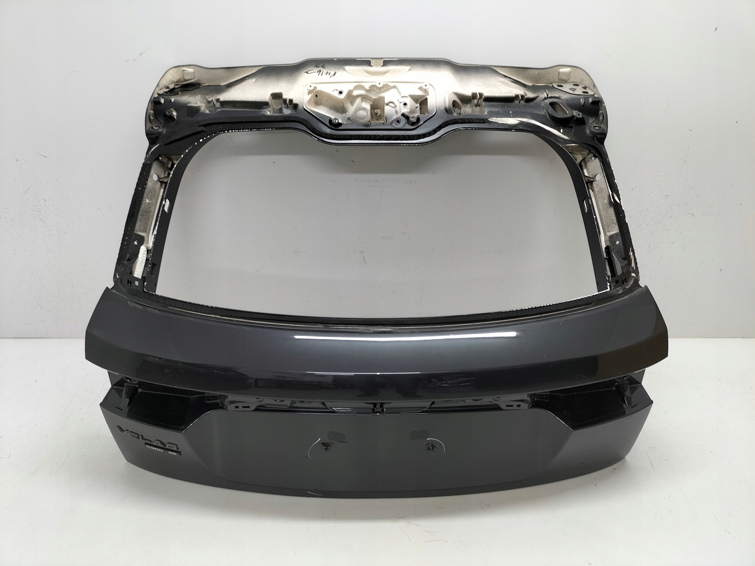 ZADNÁ KAPOTA RANGE ROVER VELAR L560 17-