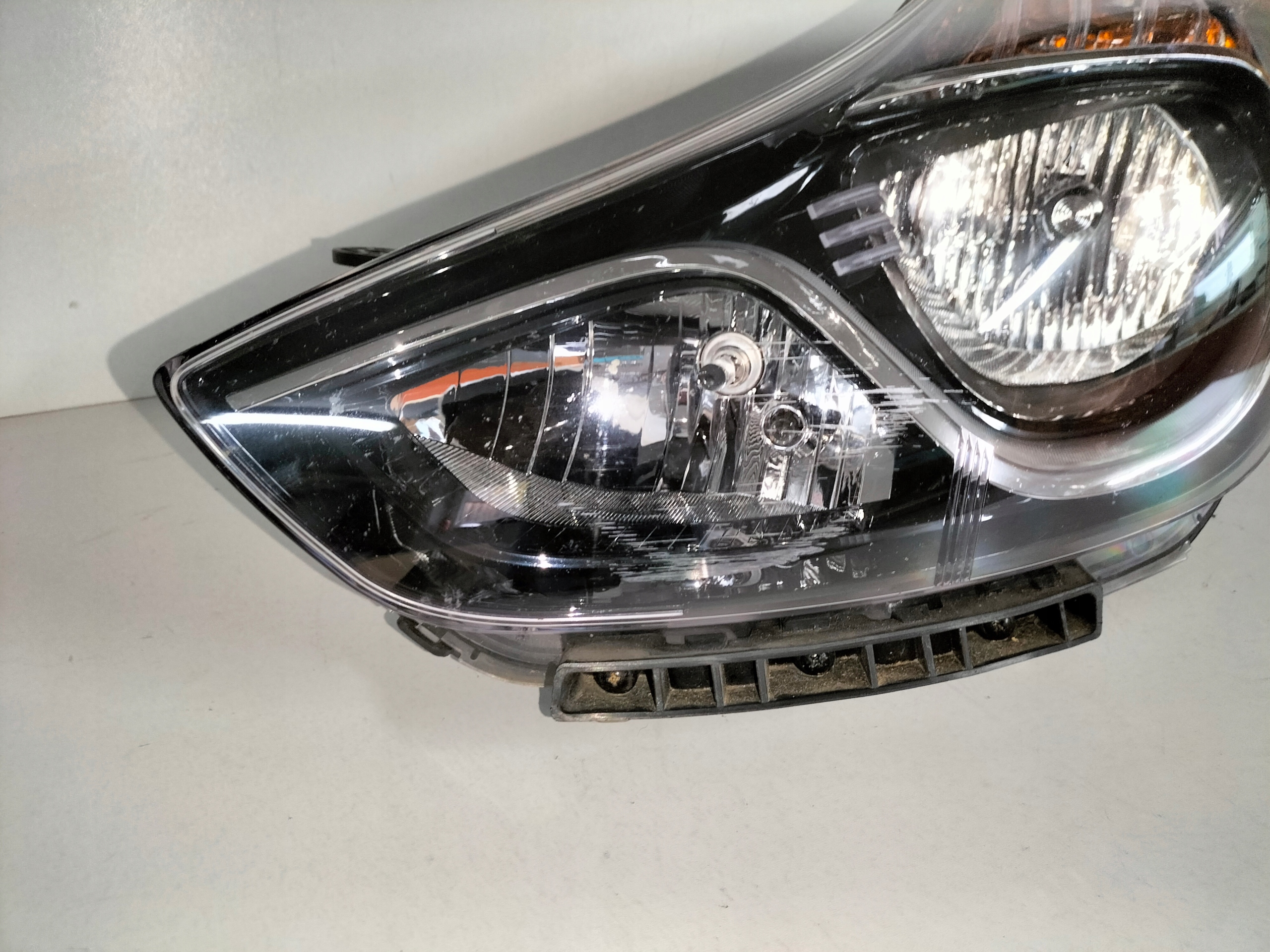 LAVE PREDNE SVETLO HYUNDAI IX20 10-