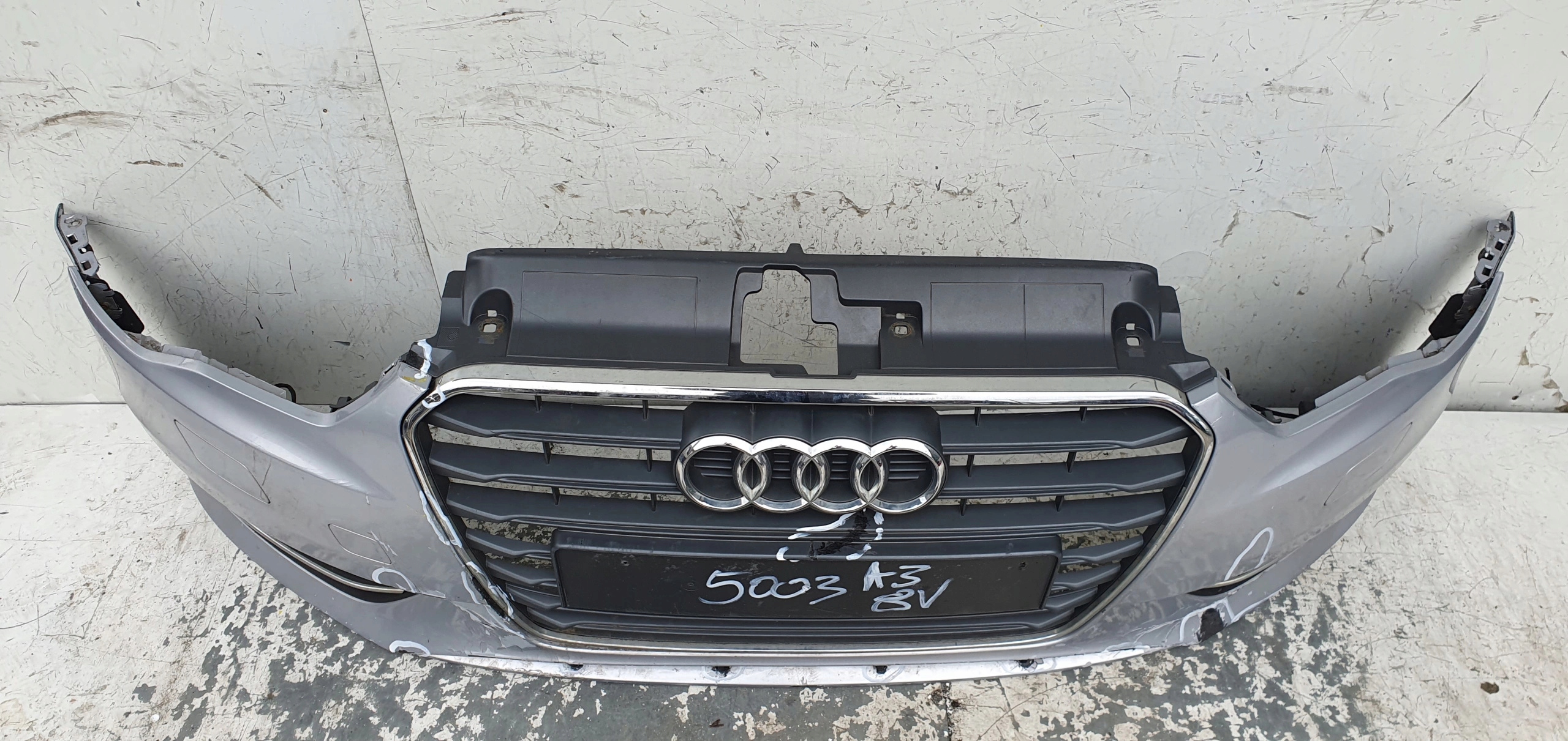 AUDI A3 8V PREDNÝ NÁRAZNÍK 8V3307437