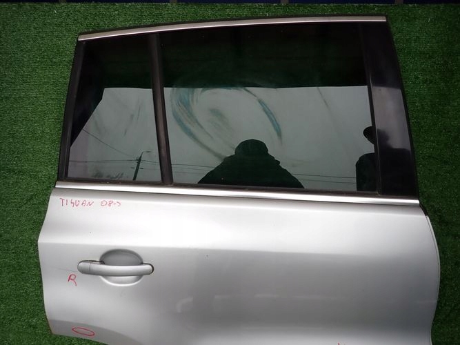 VW TIGUAN I 08-15 PRAVE ZADNE DVERE