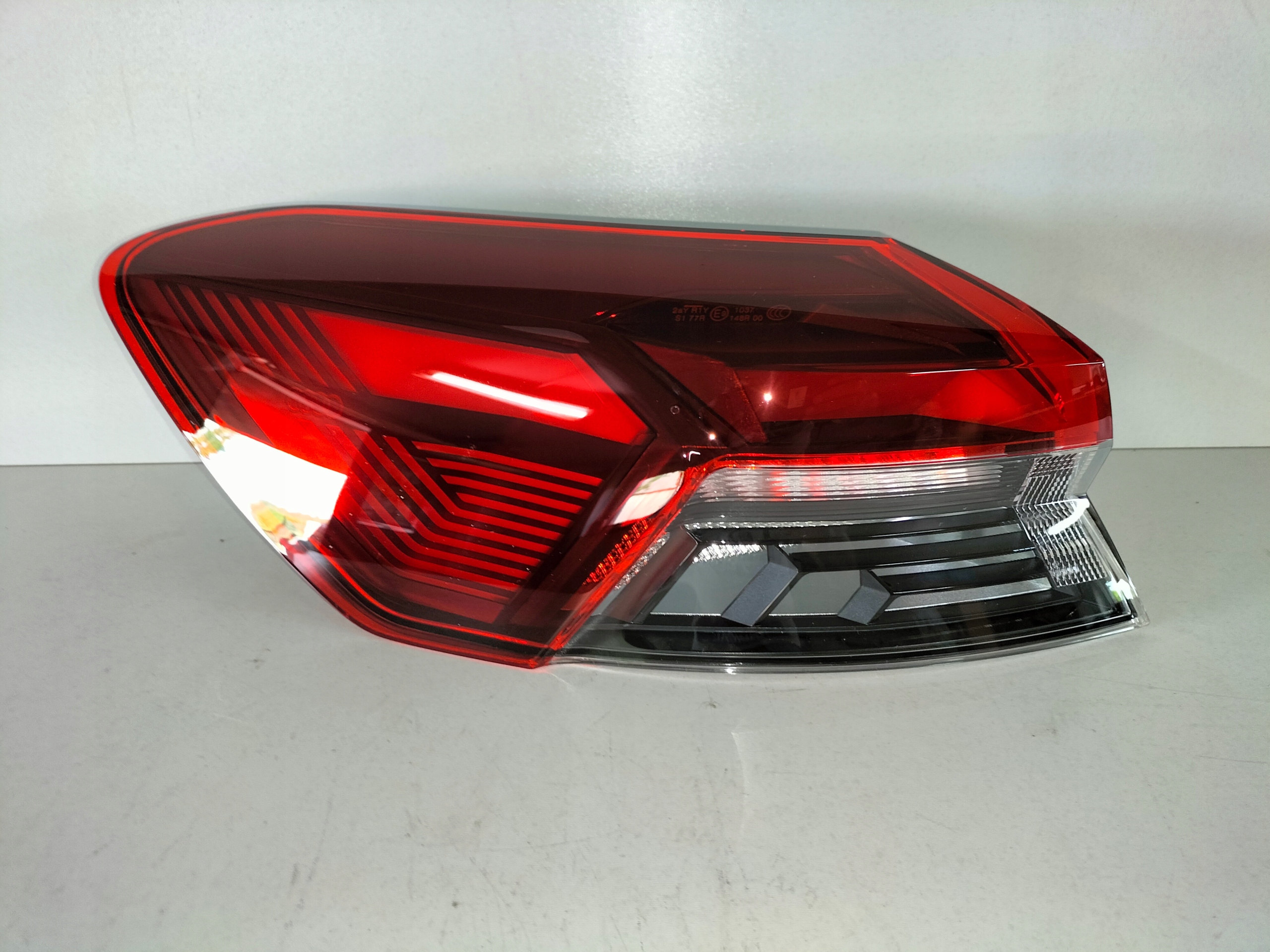 LAVE ZADNE SVETLO AUDI Q4 E-TRON 22-