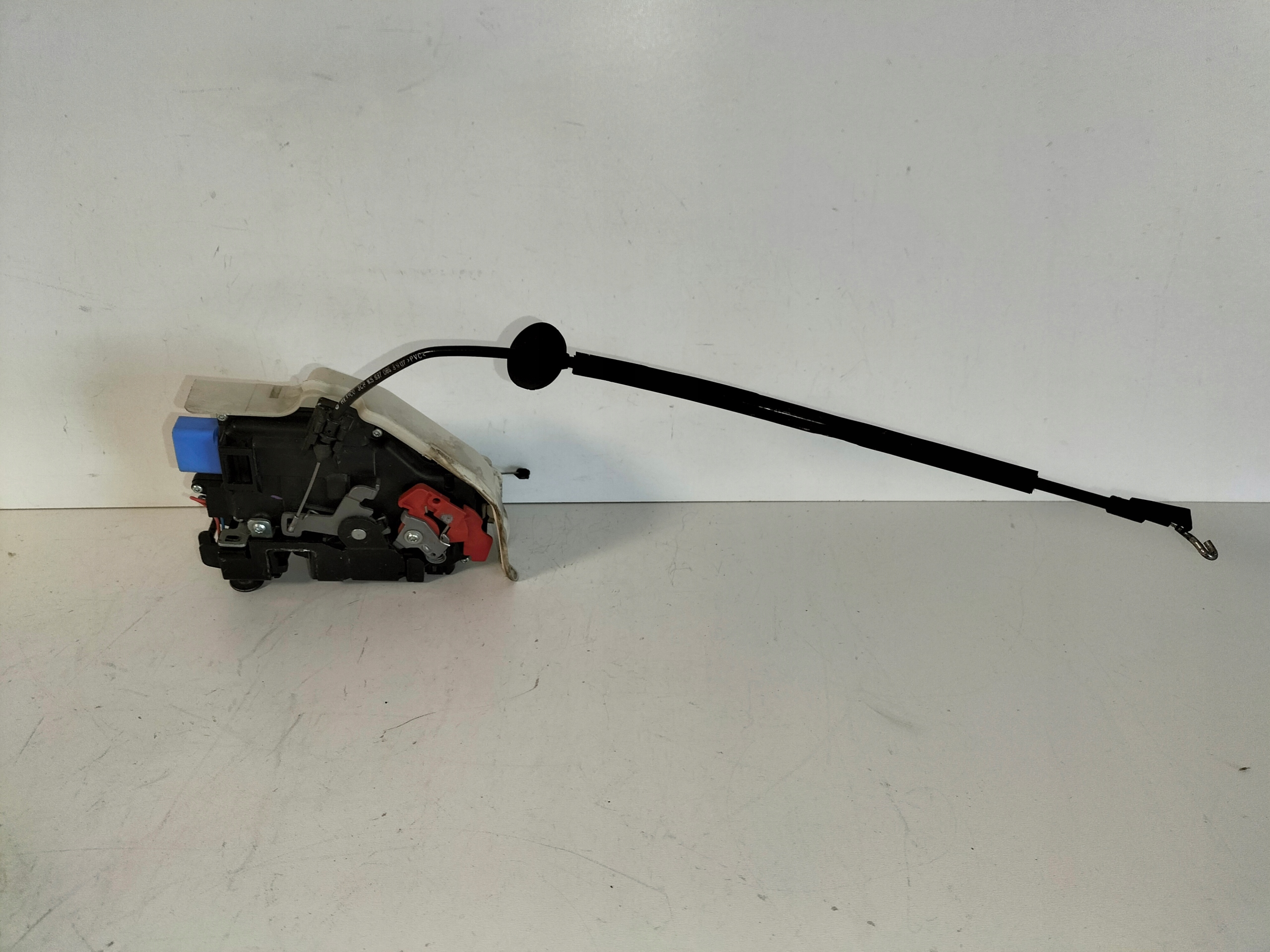 ZÁMOK PRAVÝCH PREDNÝCH DVERÍ VW GOLF 5 V 03- GOLF VI PLUS 09-