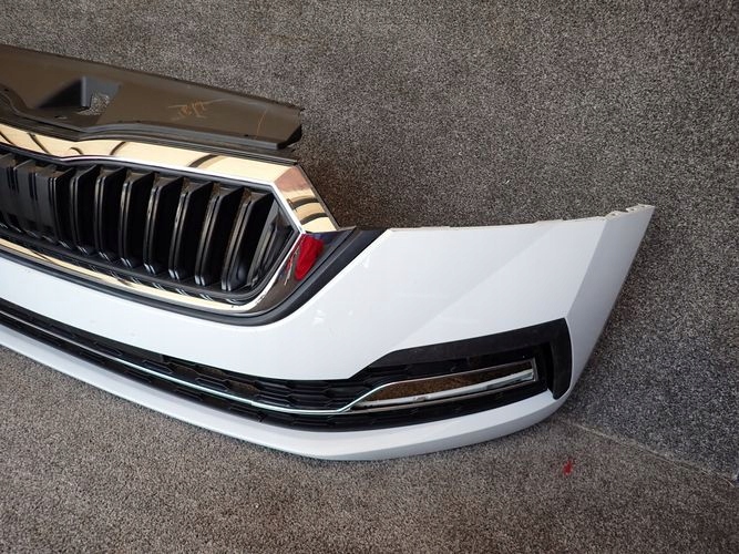 SKODA OCTAVIA IV PREDNÝ NÁRAZNÍK NASÁVANIA VZDUCHU