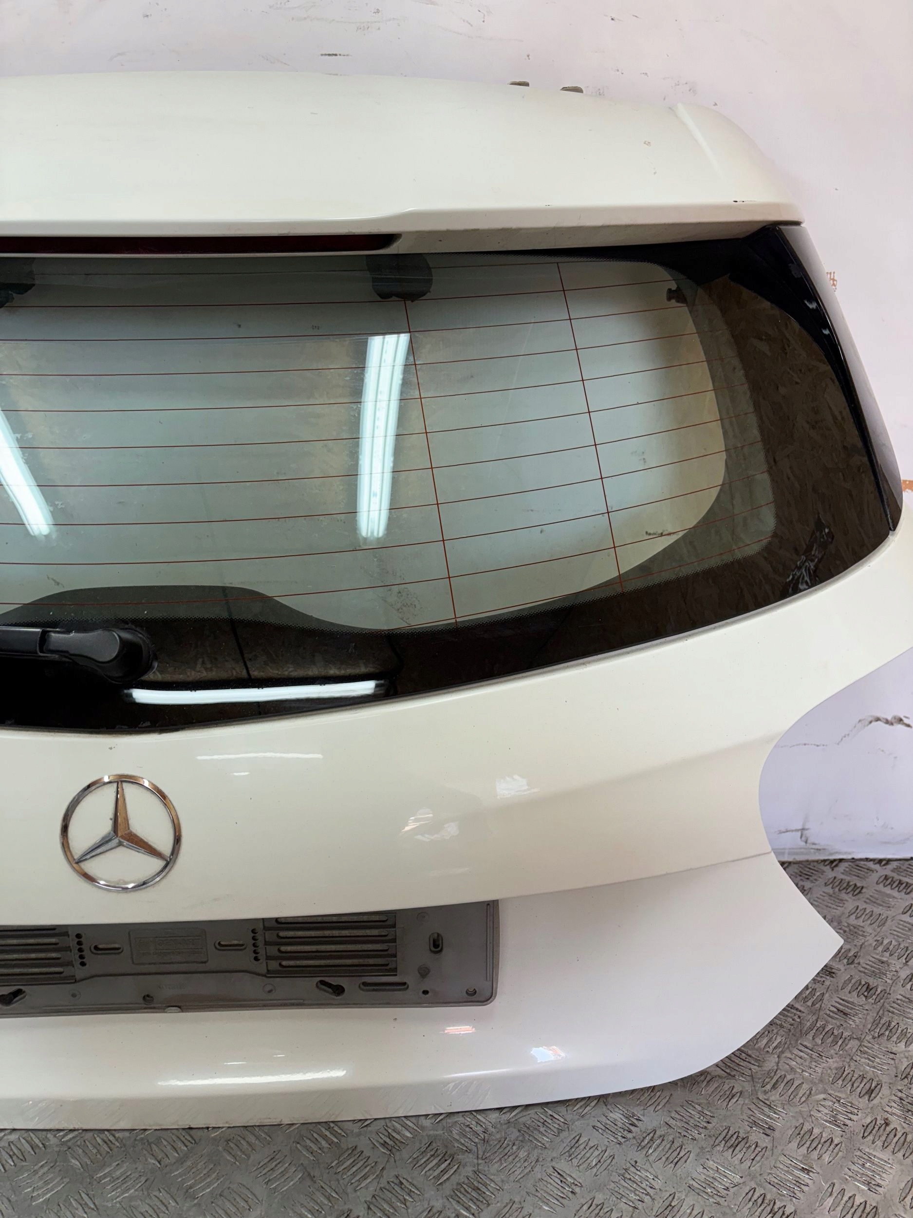 ZADNÁ KAPOTA MERCEDES A KLASA W176 12-