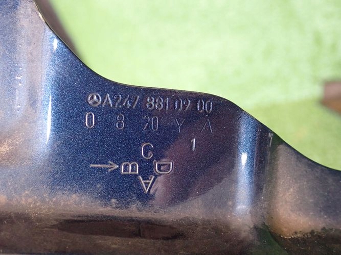 MERCEDES W247 247 B-KLASA 18- ĽAVÝ PREDNÝ BLATNÍK