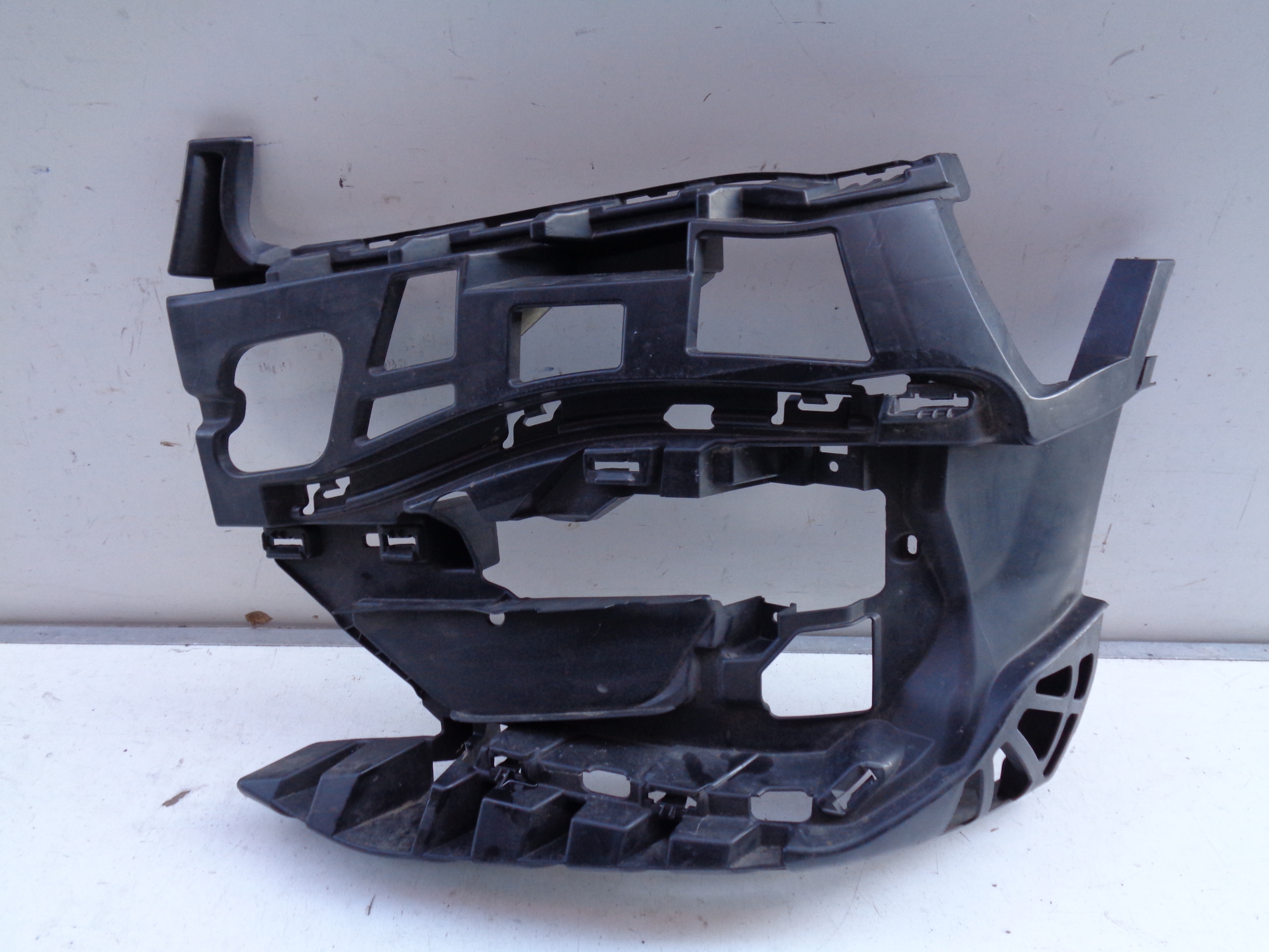 DRŽIAK ĽAVÉHO PREDNÉHO NÁRAZNÍKA BMW 2 F45 F46 18- LIFT