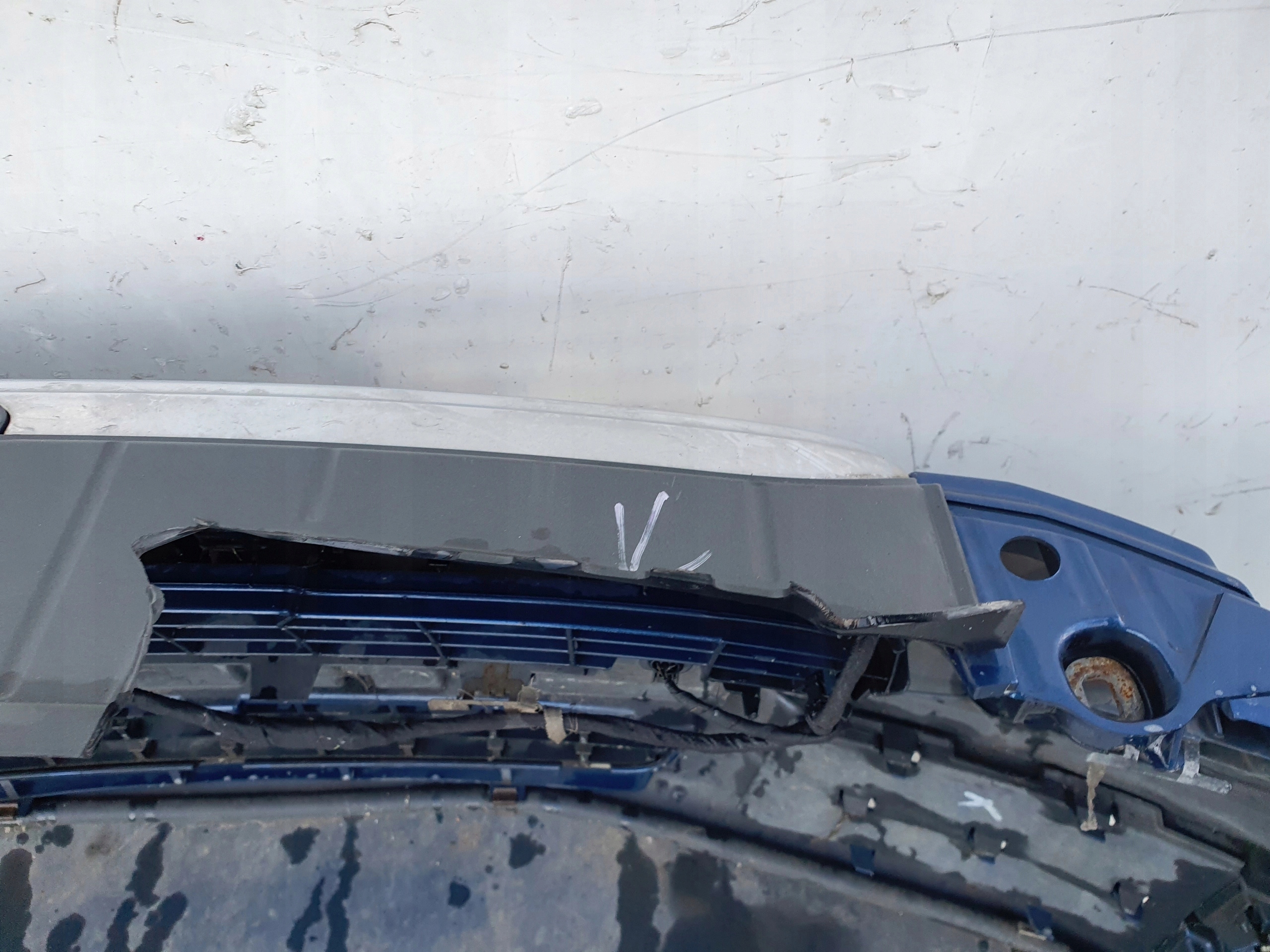 AUDI A4 B7 XENON PDC PREDNÝ NÁRAZNÍK