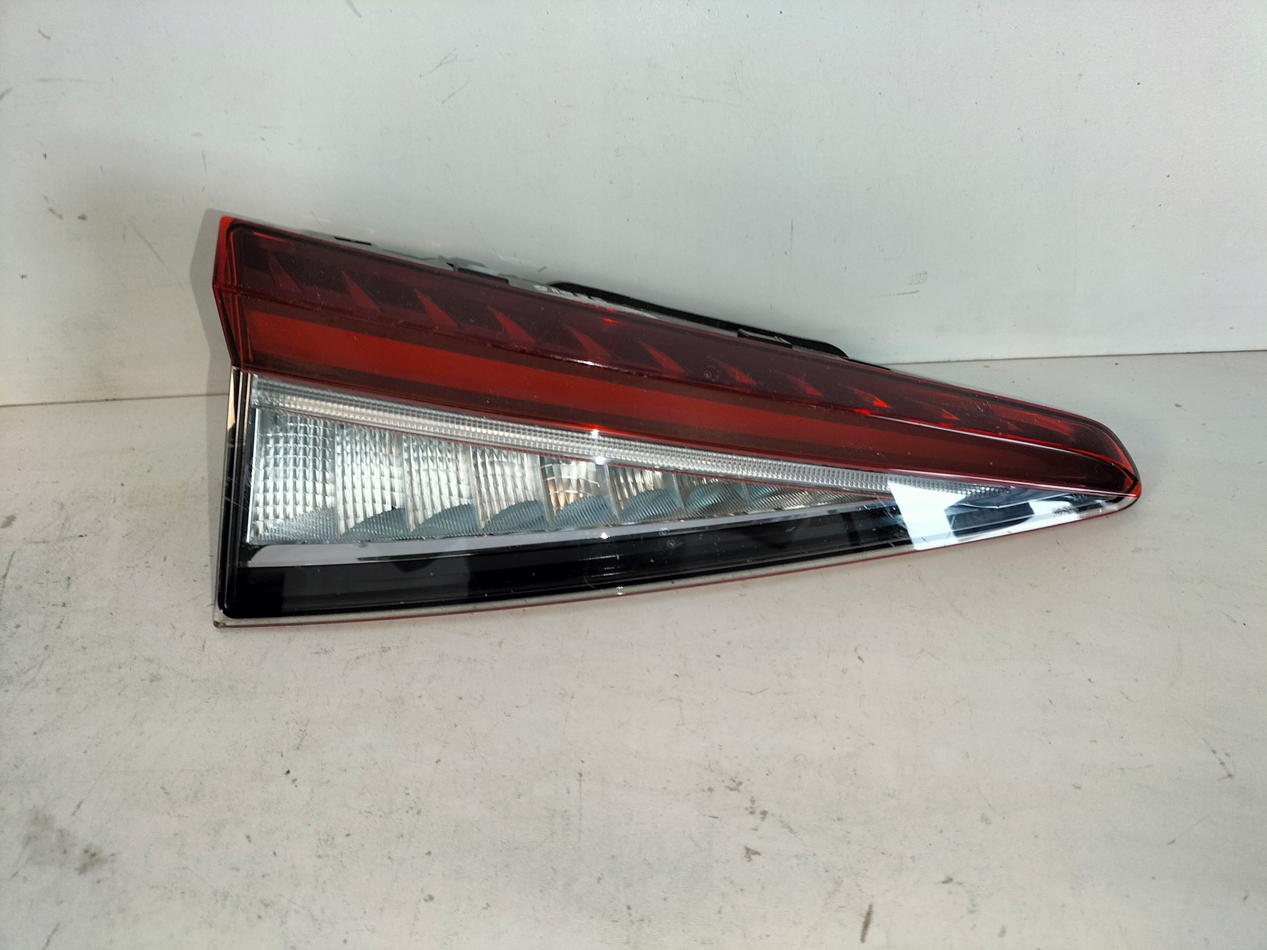 LAVE ZADNE SVETLO SKODA ENYAQ 21- LED