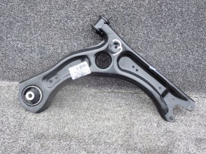 AUDI SEAT SKODA VW PRAVE RAMENO 2Q0407152D AUDI SEAT SKODA VW PRAVE RAMENO 2Q0407152D