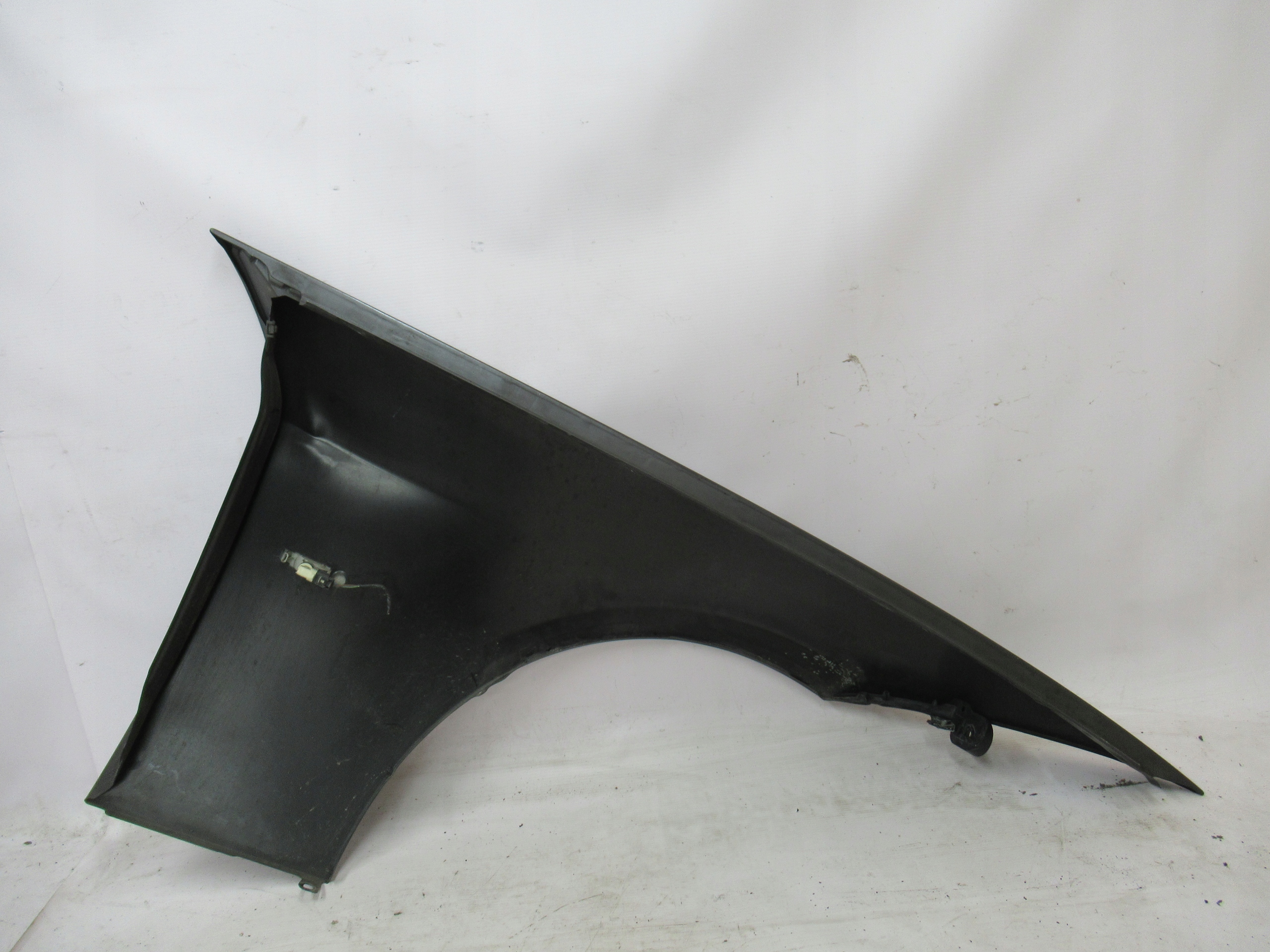 ĽAVÝ PREDNÝ BLATNÍK BMW 3 E90 E91