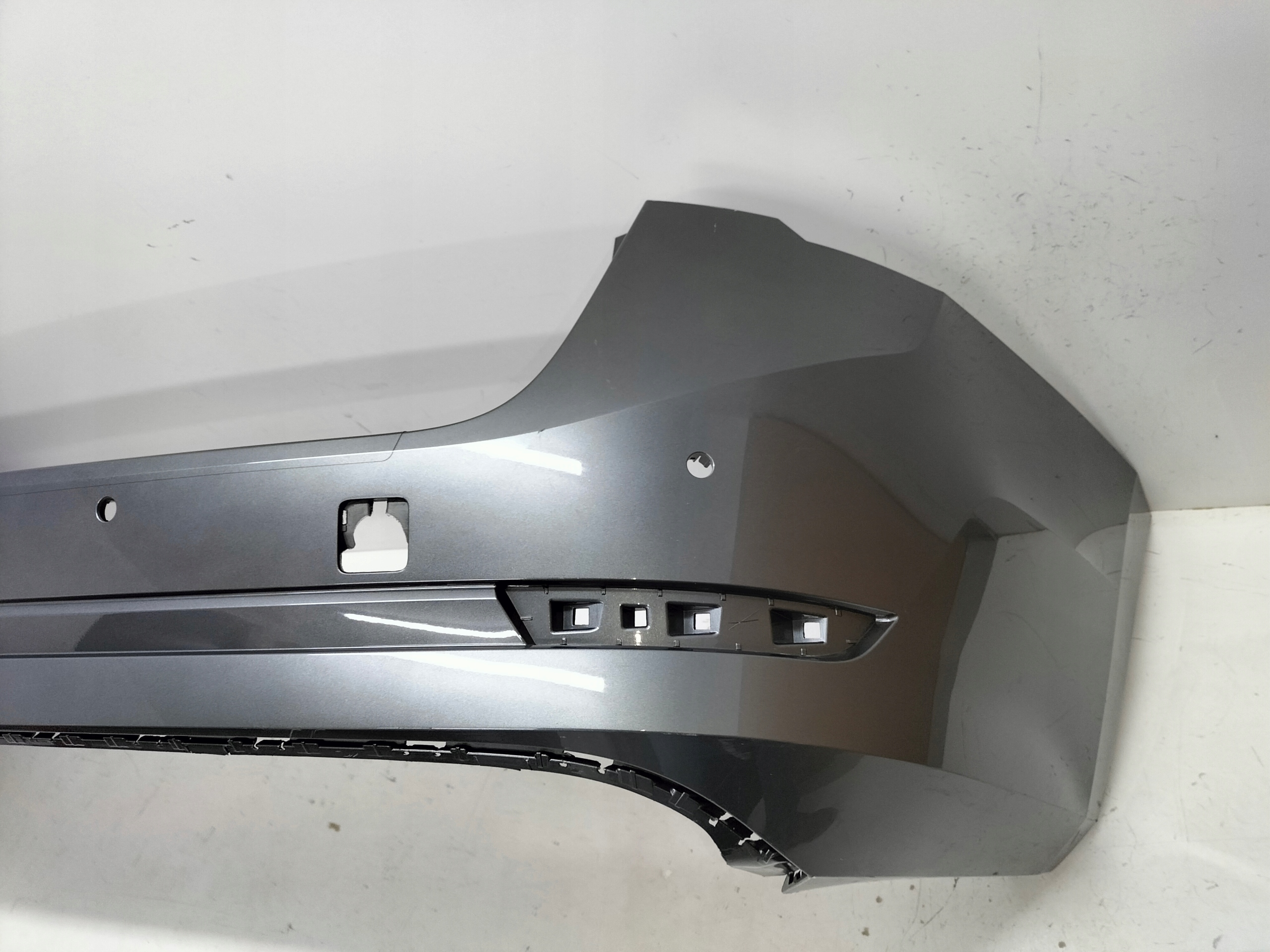 ZADNÝ NÁRAZNÍK SKODA OCTAVIA 4 IV 19- KOMBI