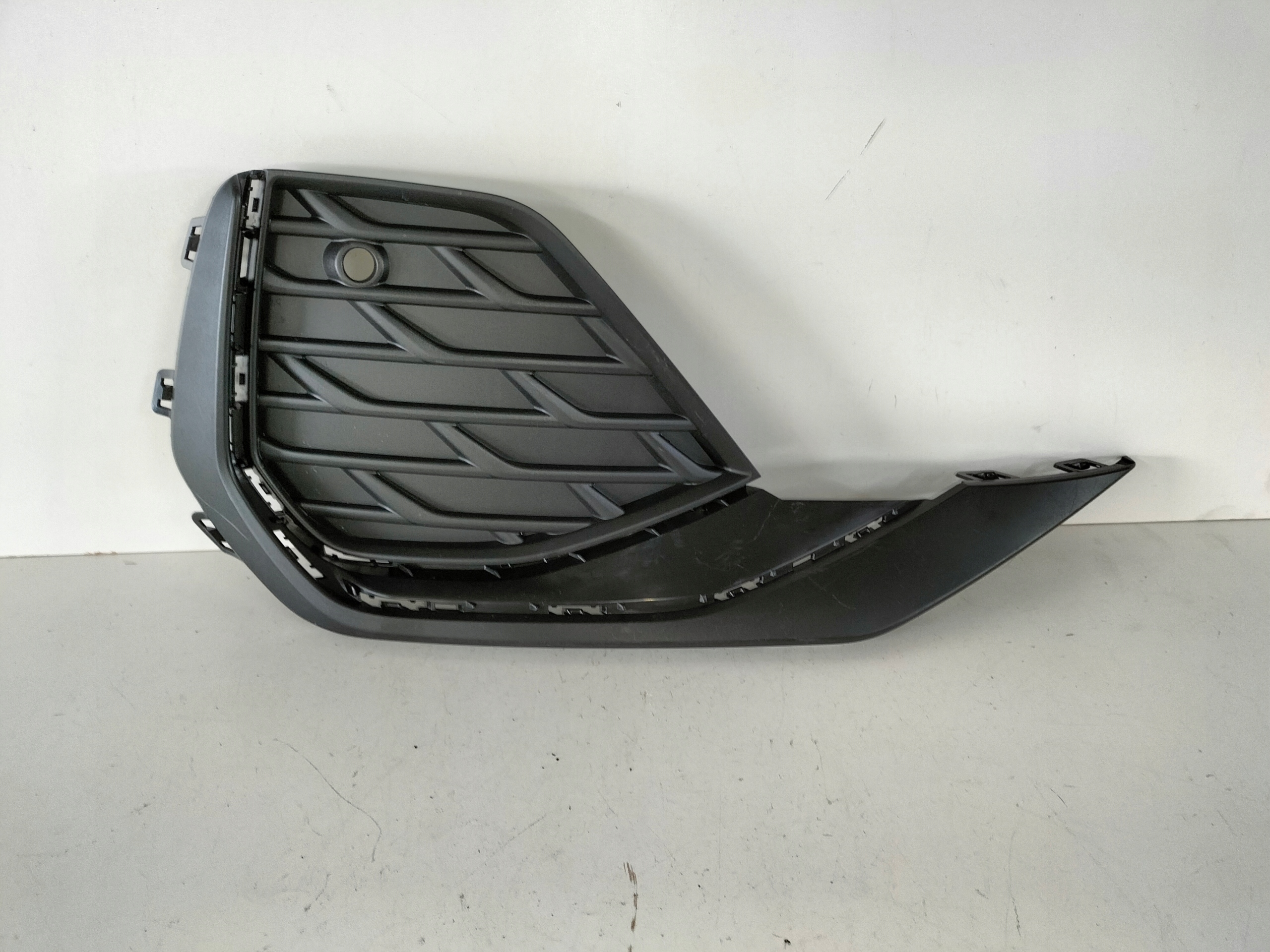 PRAVA LISTA MRIEZKA AUDI A3 8Y LIFT 22- S-LINE