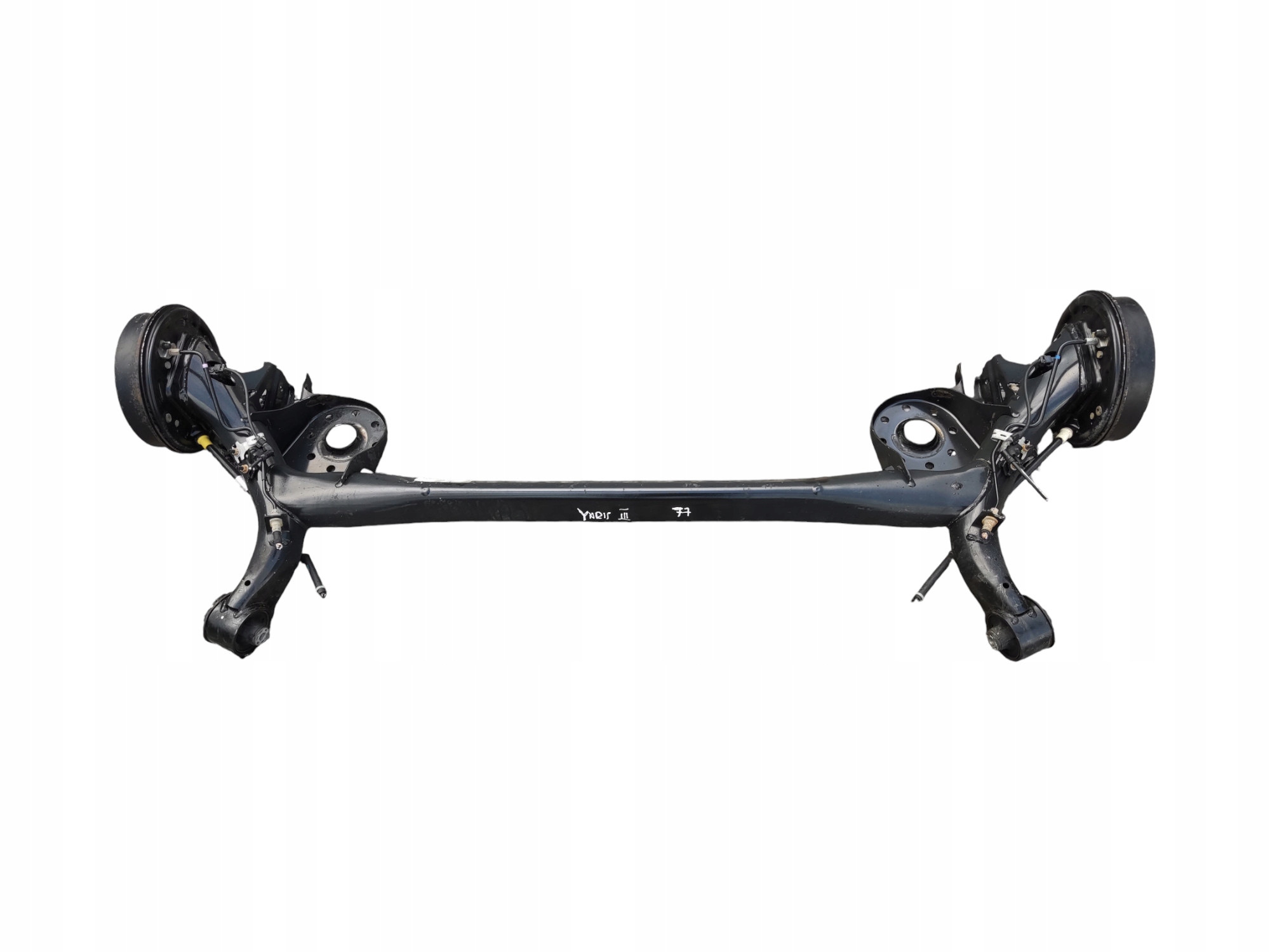 ZADNÁ NÁPRAVA KOMPLETNA TOYOTA YARIS III BUBNY 2011-2020