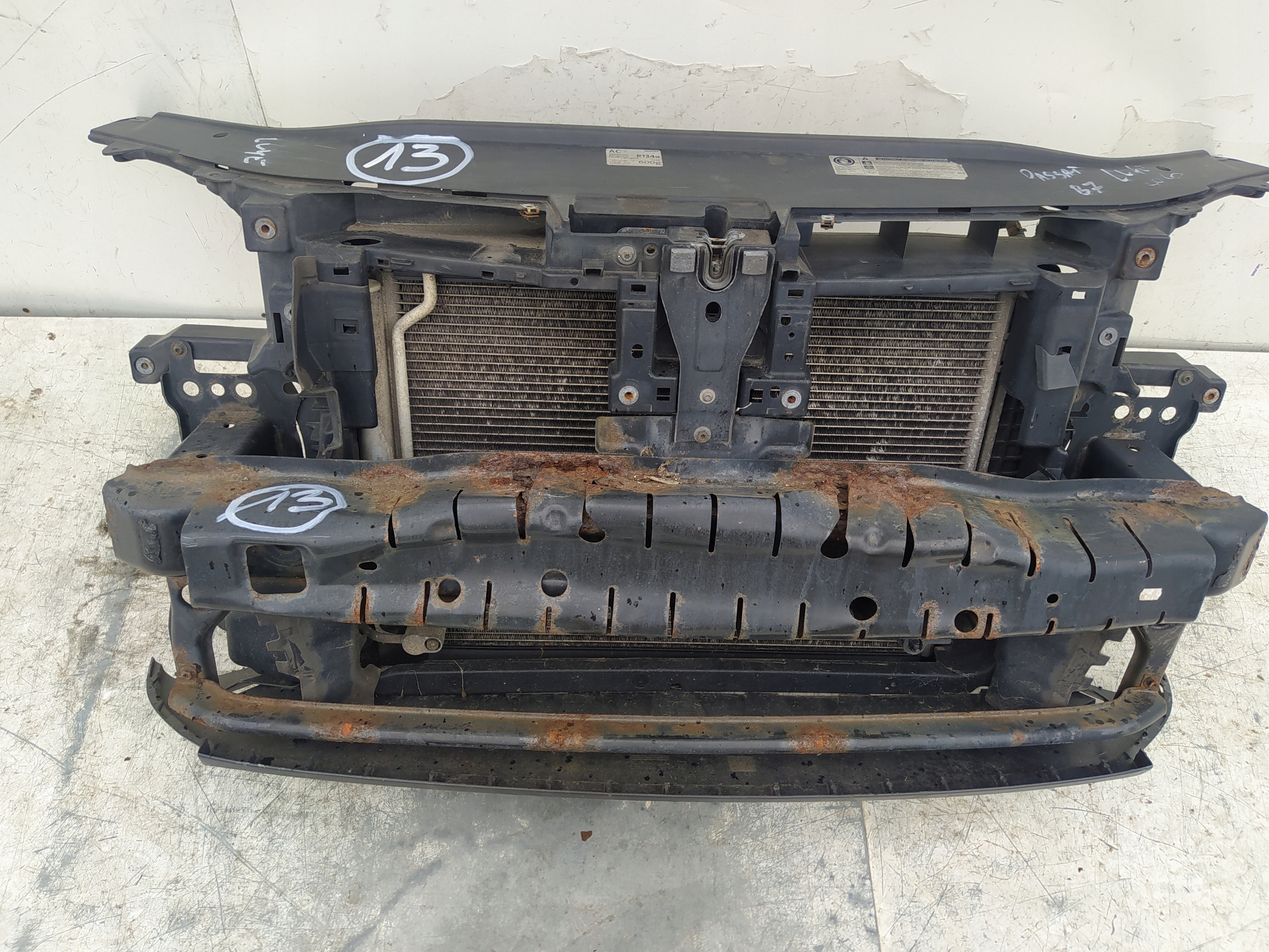 VW PASSAT B7 TDI PREDNÉ ČELO 3AA805588D