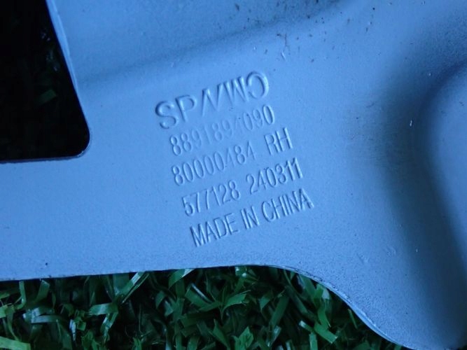 VOLVO EX30 PANTY PREDNEJ KAPOTY PANT LAVY PRAVÝ kpl